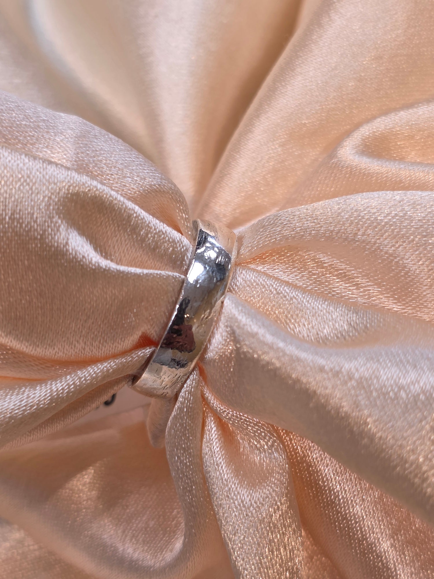 PLAIN SILVER BAND SIZE 6 GR759