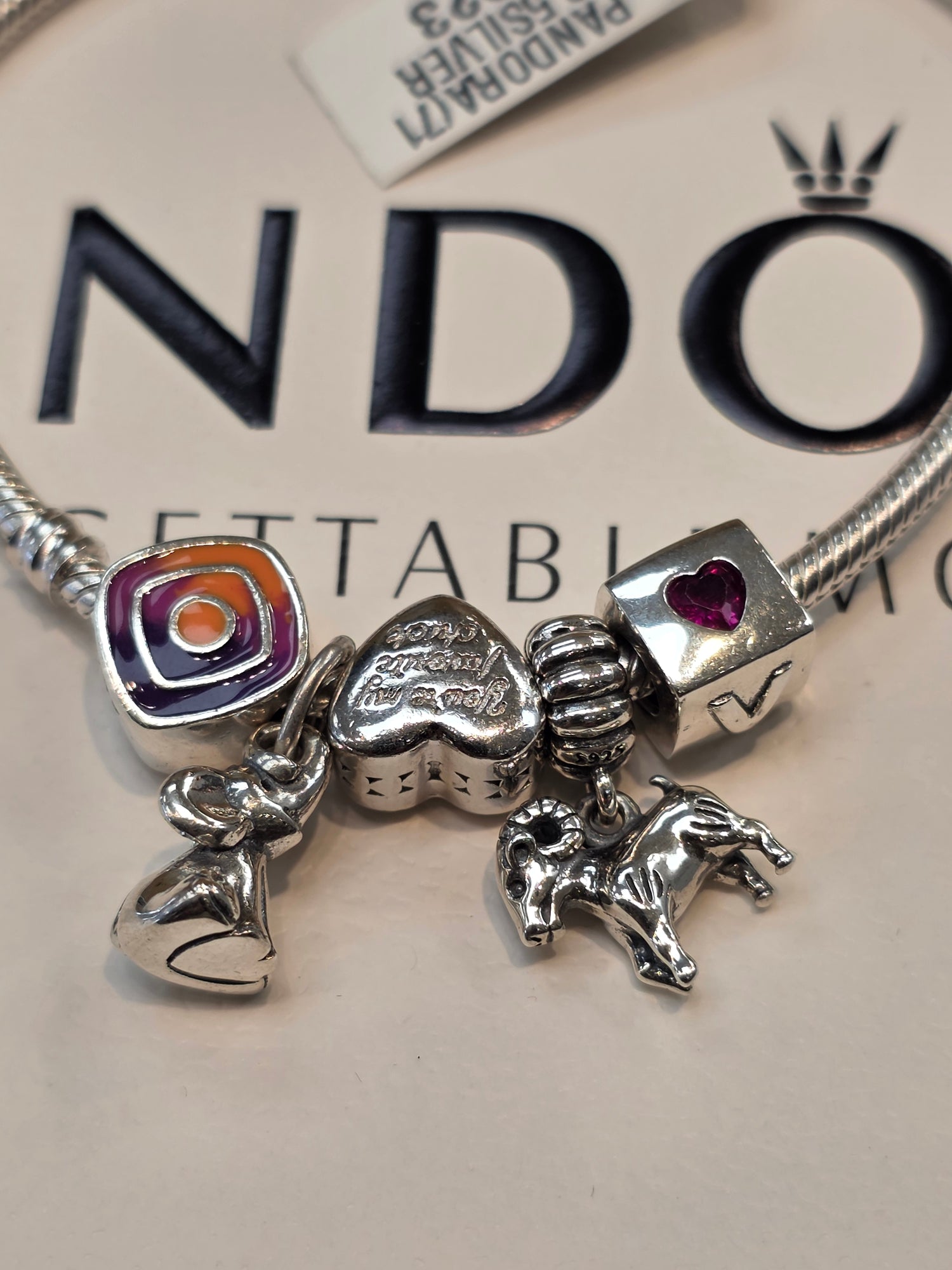 PANDORA BRACELET/5 CHARMS PB023