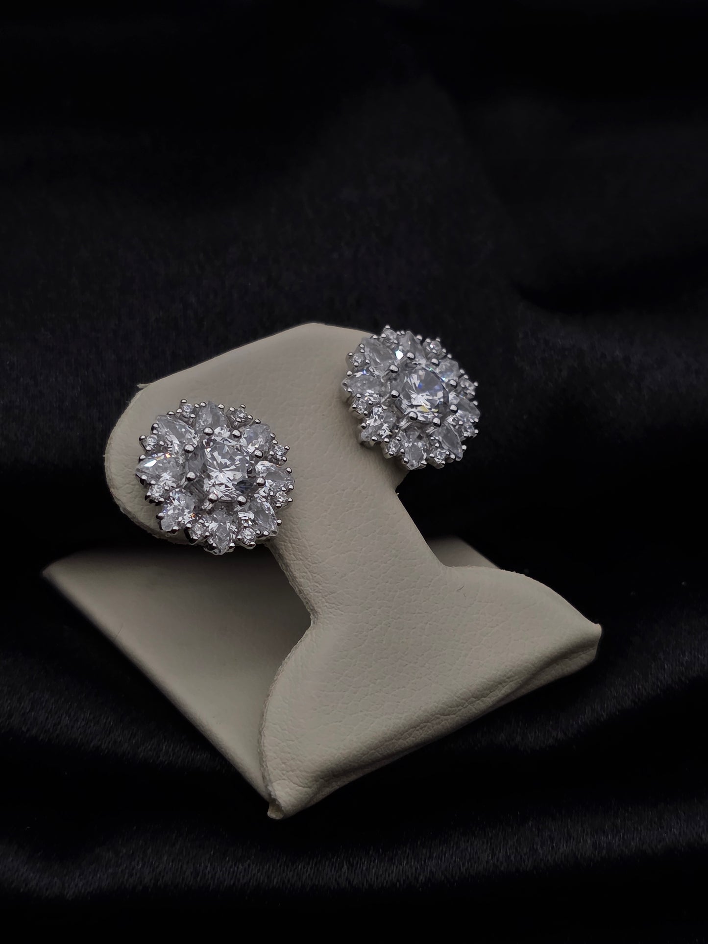 SILVER EAR STUDS GE600