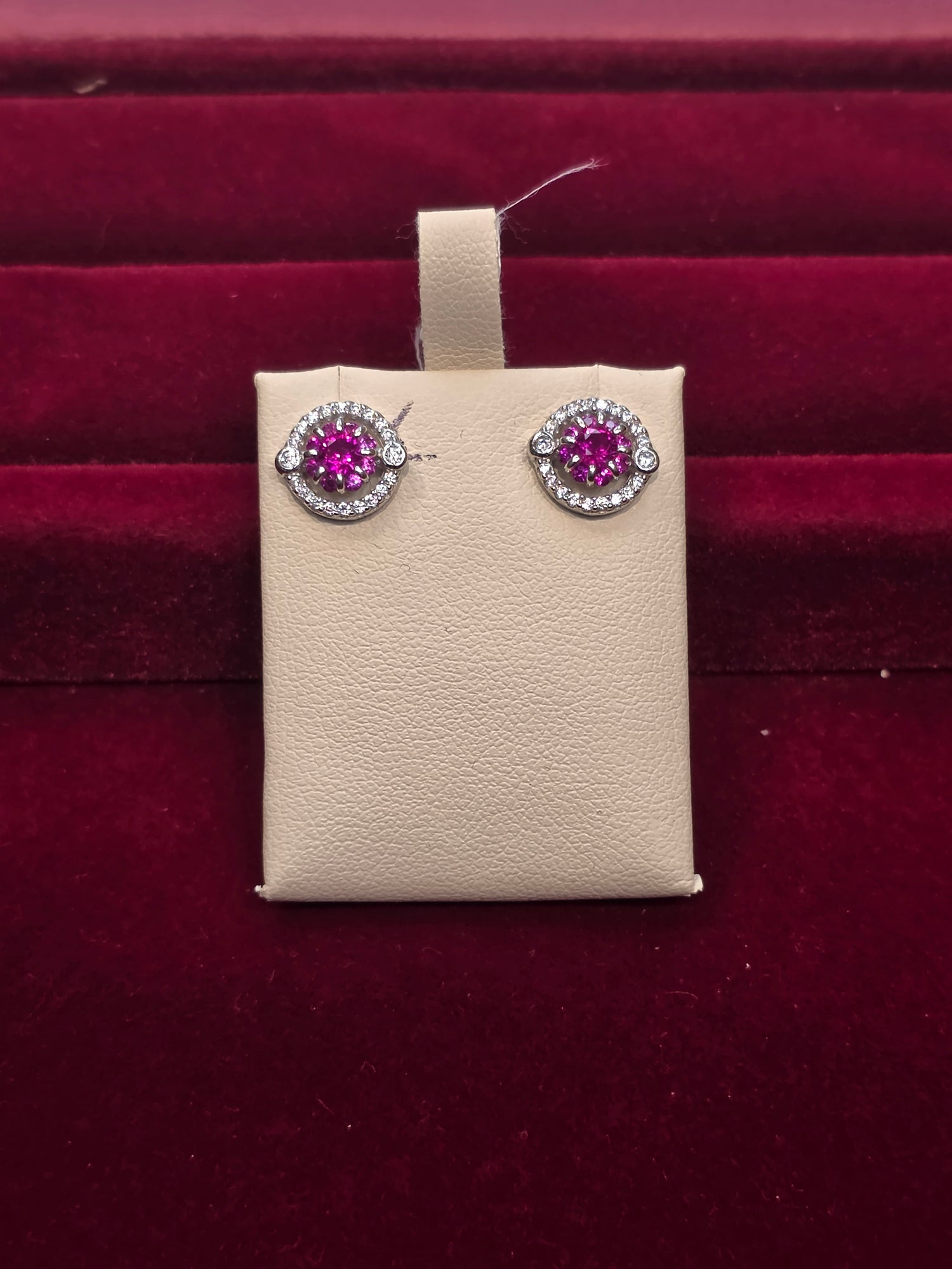 SILVER EARSTUDS GE219