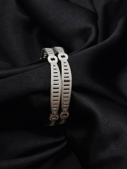 PURE SILVER BANGLES SIZE 2.5 LB037
