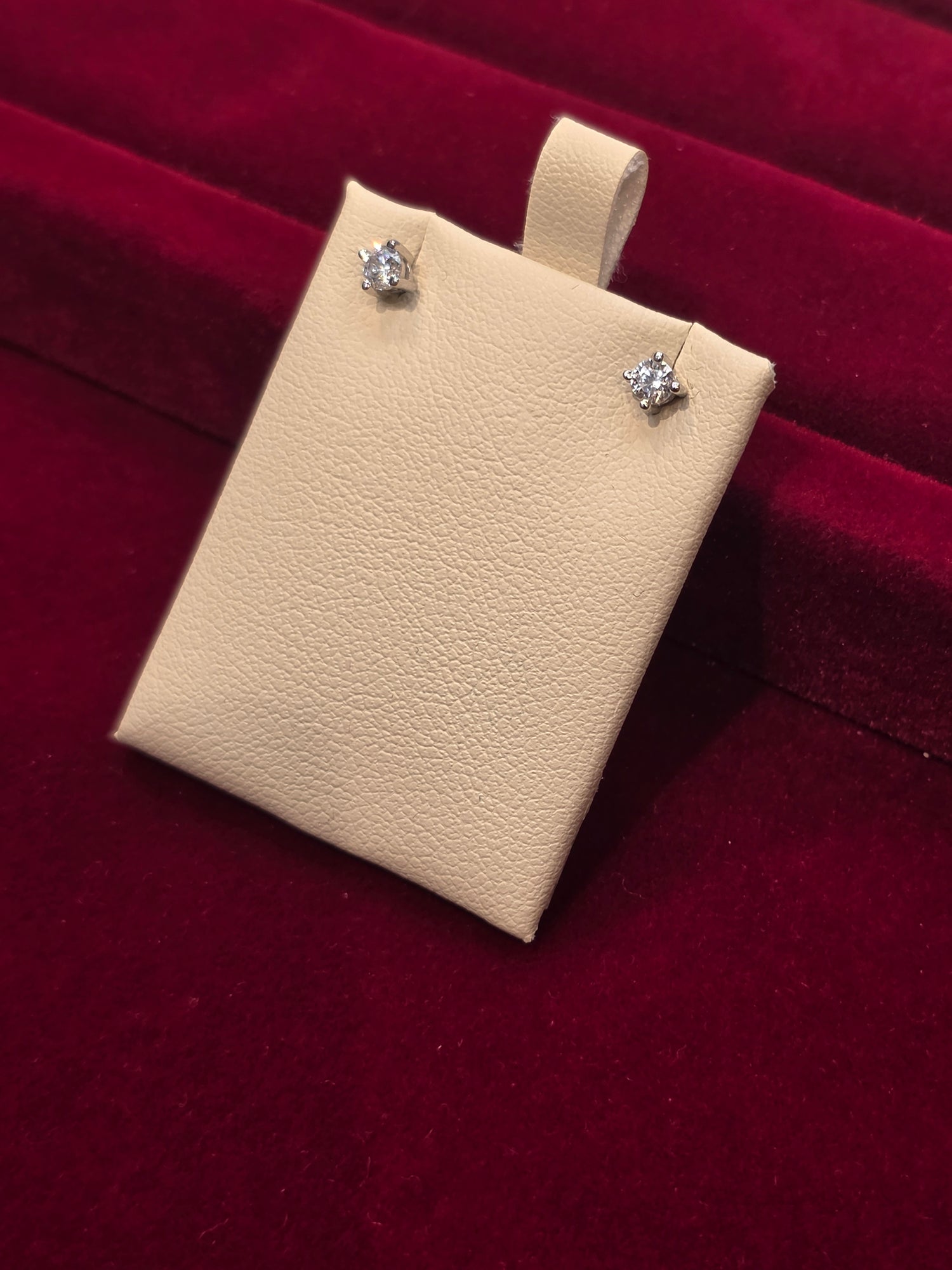 SILVER EARSTUDS GE015