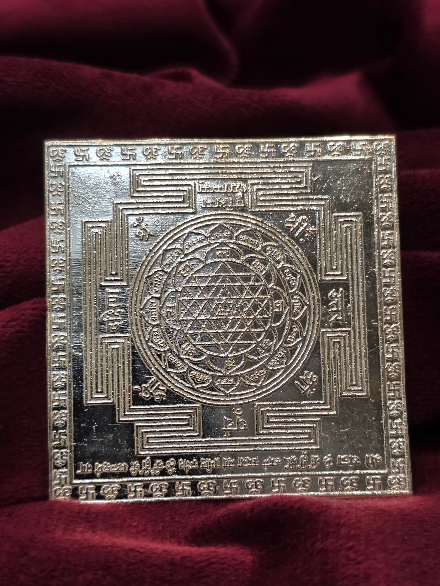 PURE SILVER SRI YANTRA AC120
