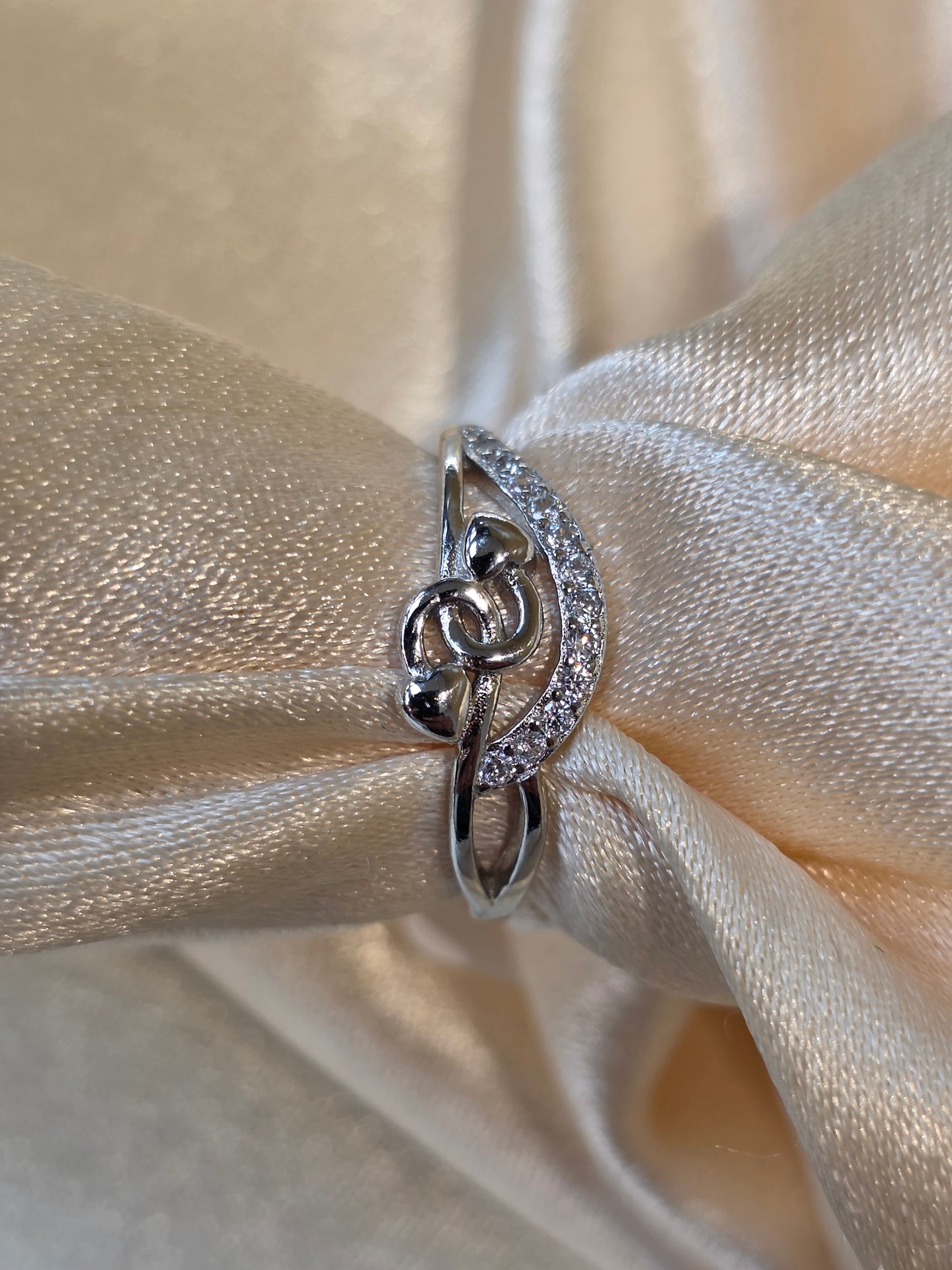 SILVER RING SIZE 6 GR674