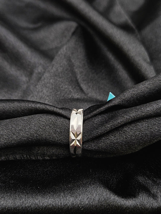 BOYS SILVER BAND SIZE13 BR100