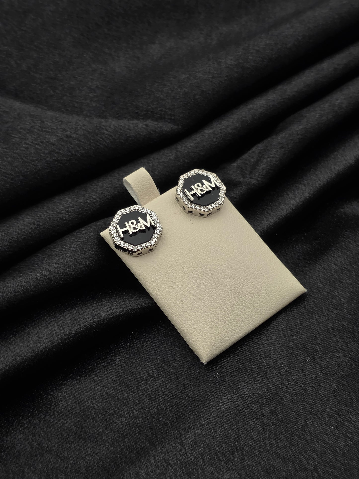 SILVER EAR STUDS GE036