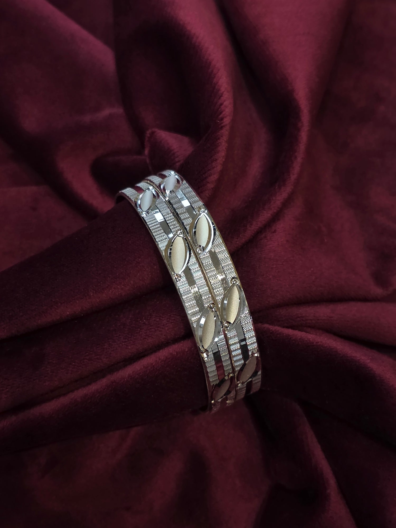 SILVER BANGLES 2.4IN LB022