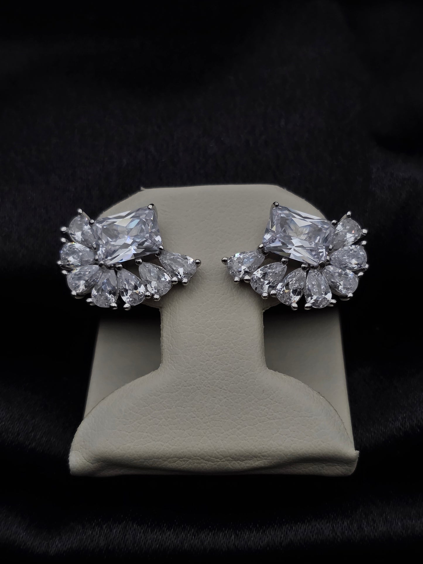 SILVER EAR STUDS GE603