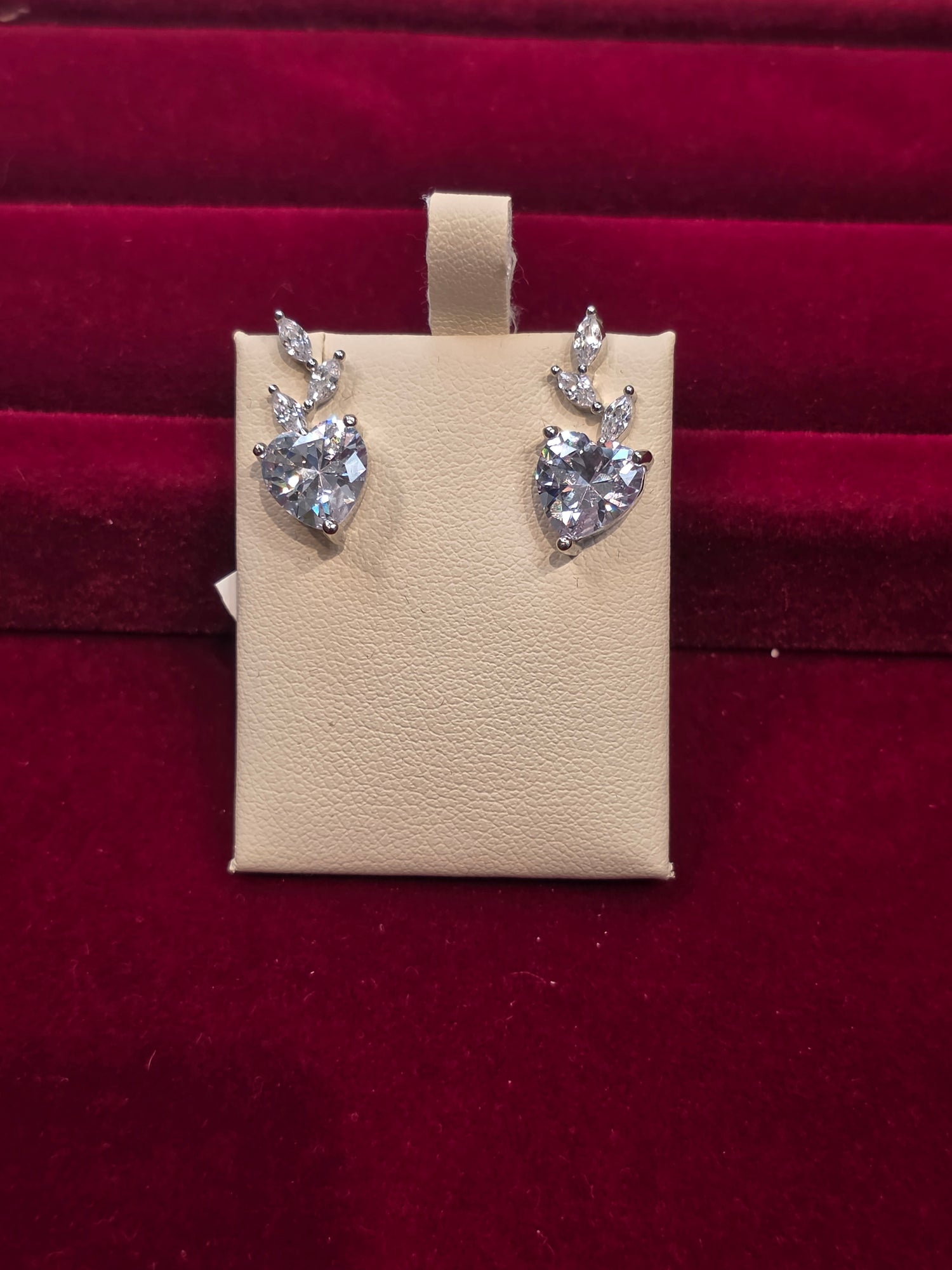 SILVER EARSTUDS GE213