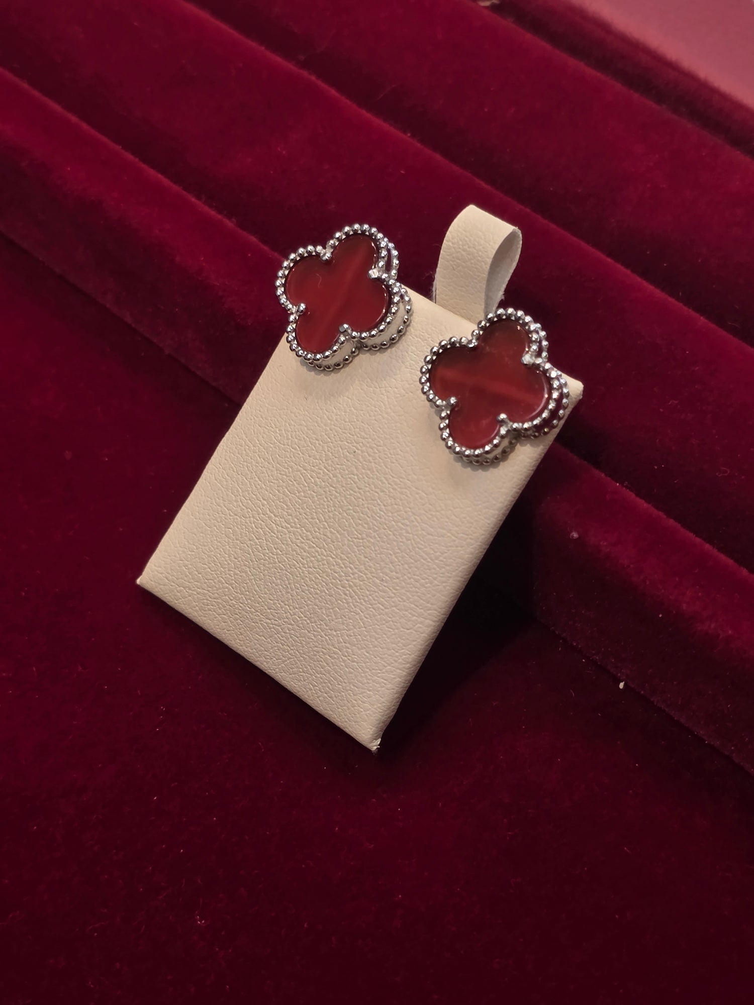 SILVER EARSTUDS GE184