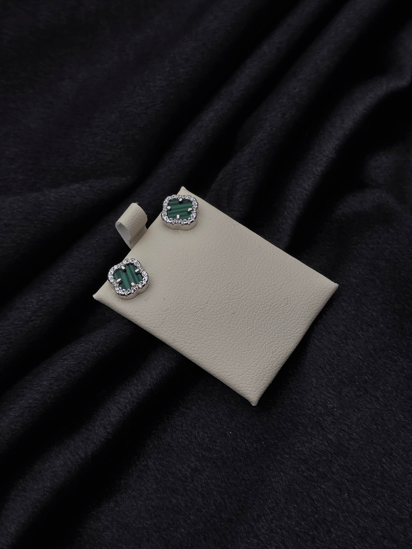 SILVER EAR STUDS GE046