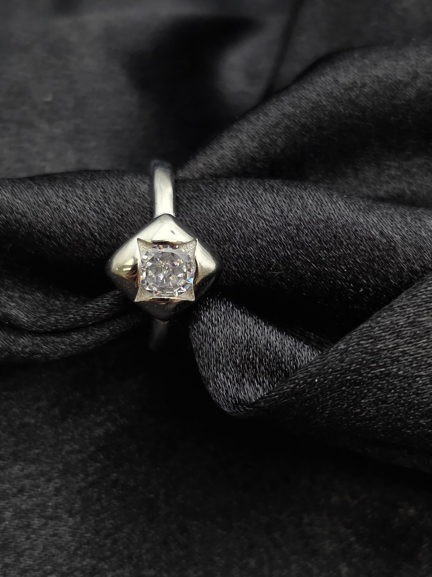 SILVER RING SIZE 6 GR501
