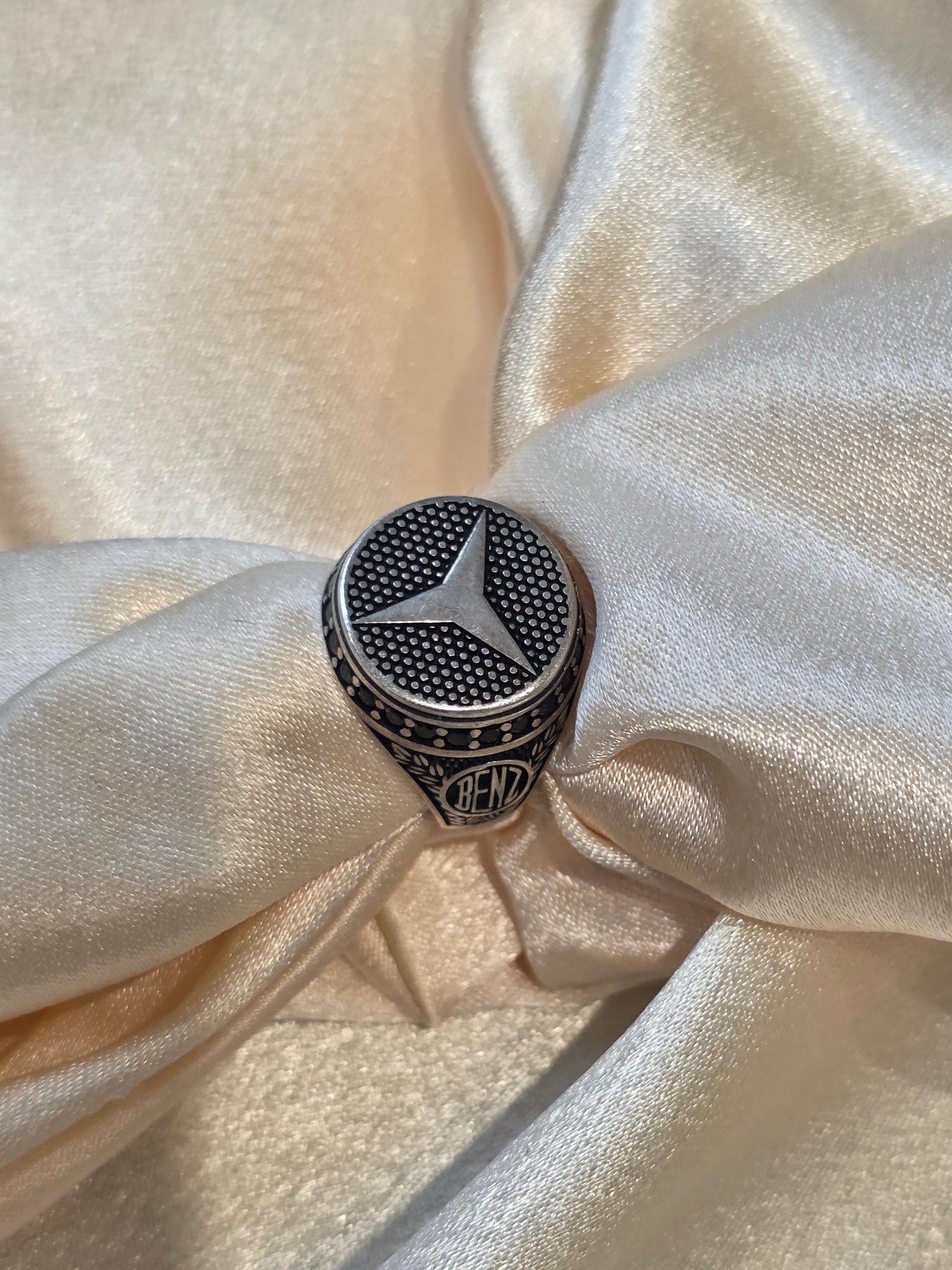 BOYS SILVER RING SIZE 8 BR006