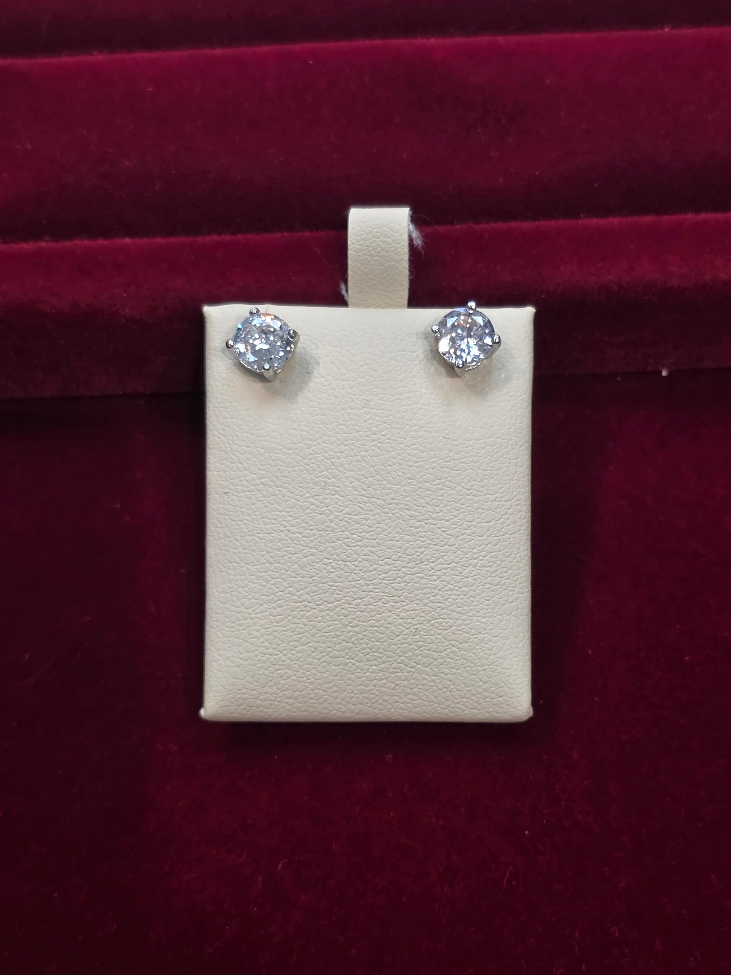 SILVER EARSTUDS GE041