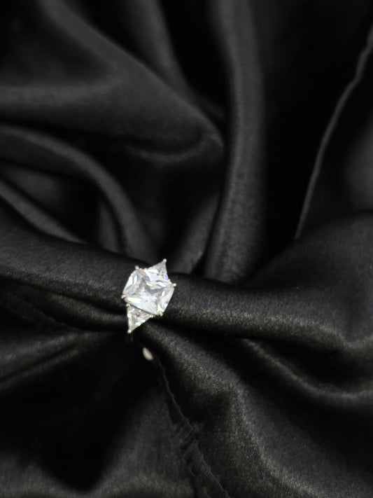 SILVER RING SIZE 6 GR084