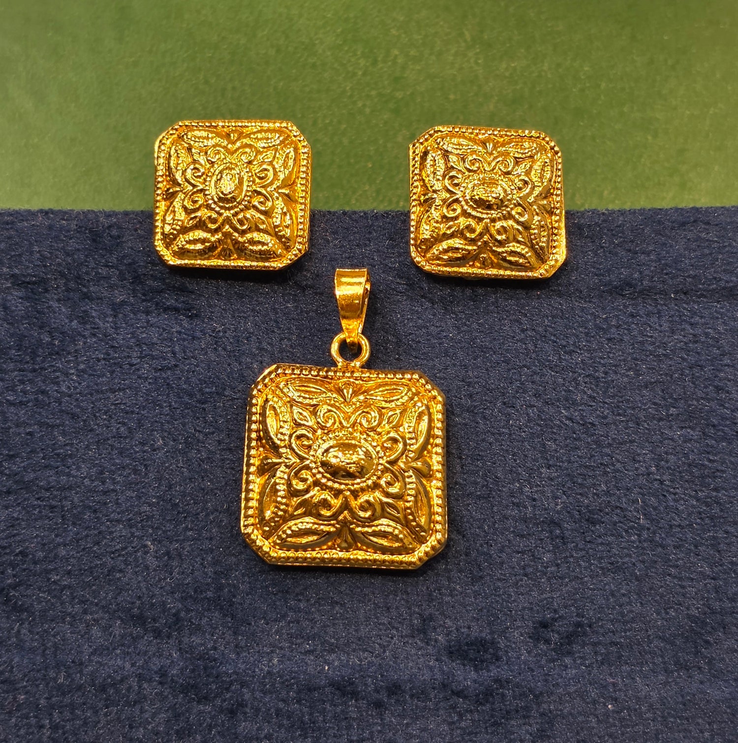 GOLD PLATED PENDANT SET