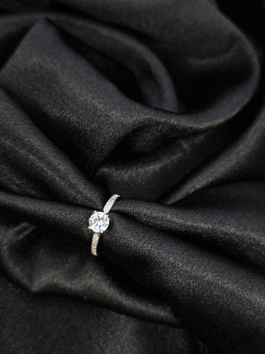 SILVER RING SIZE 6 GR105