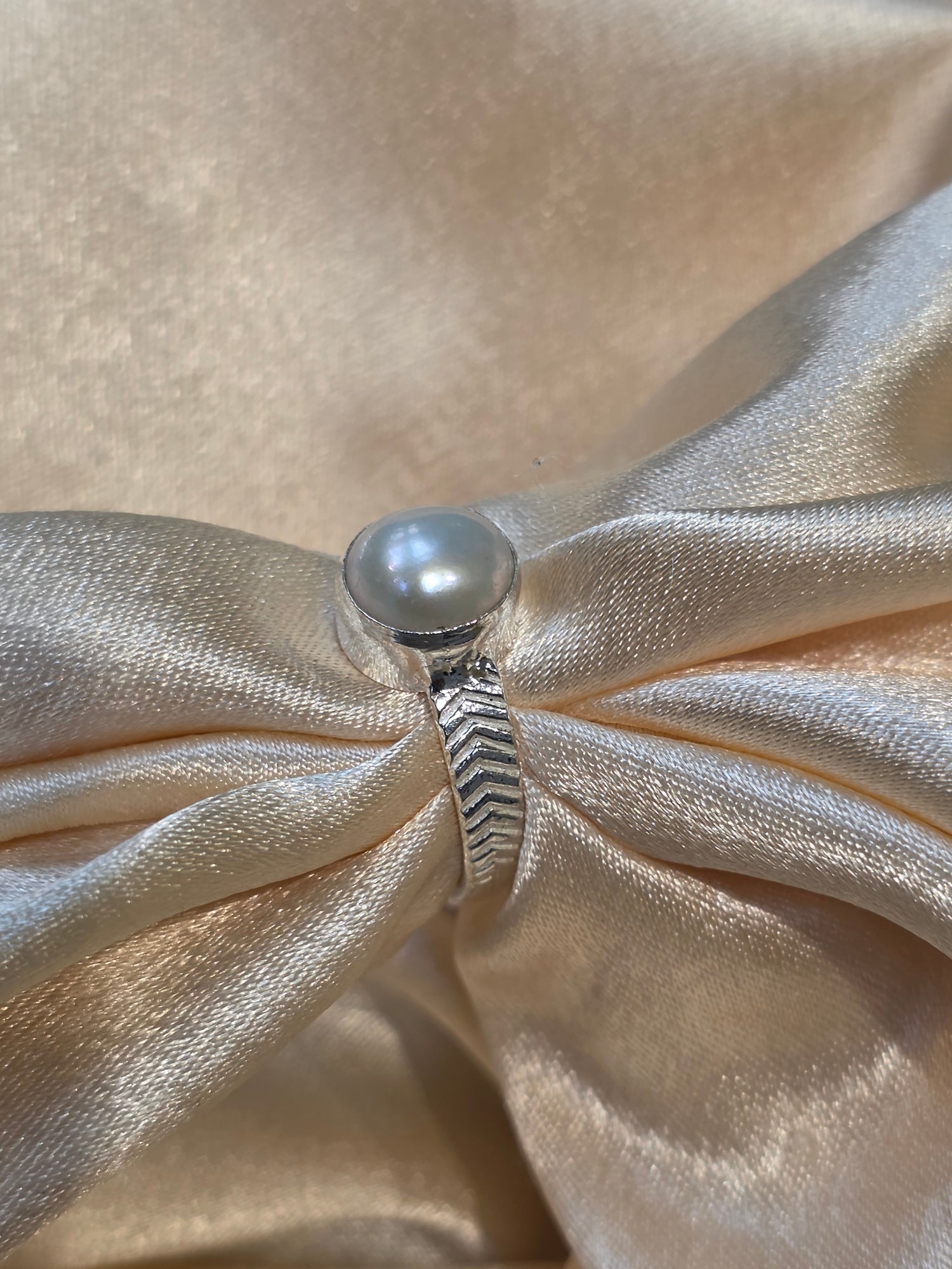 PEARL RING SIZE 7 GR903