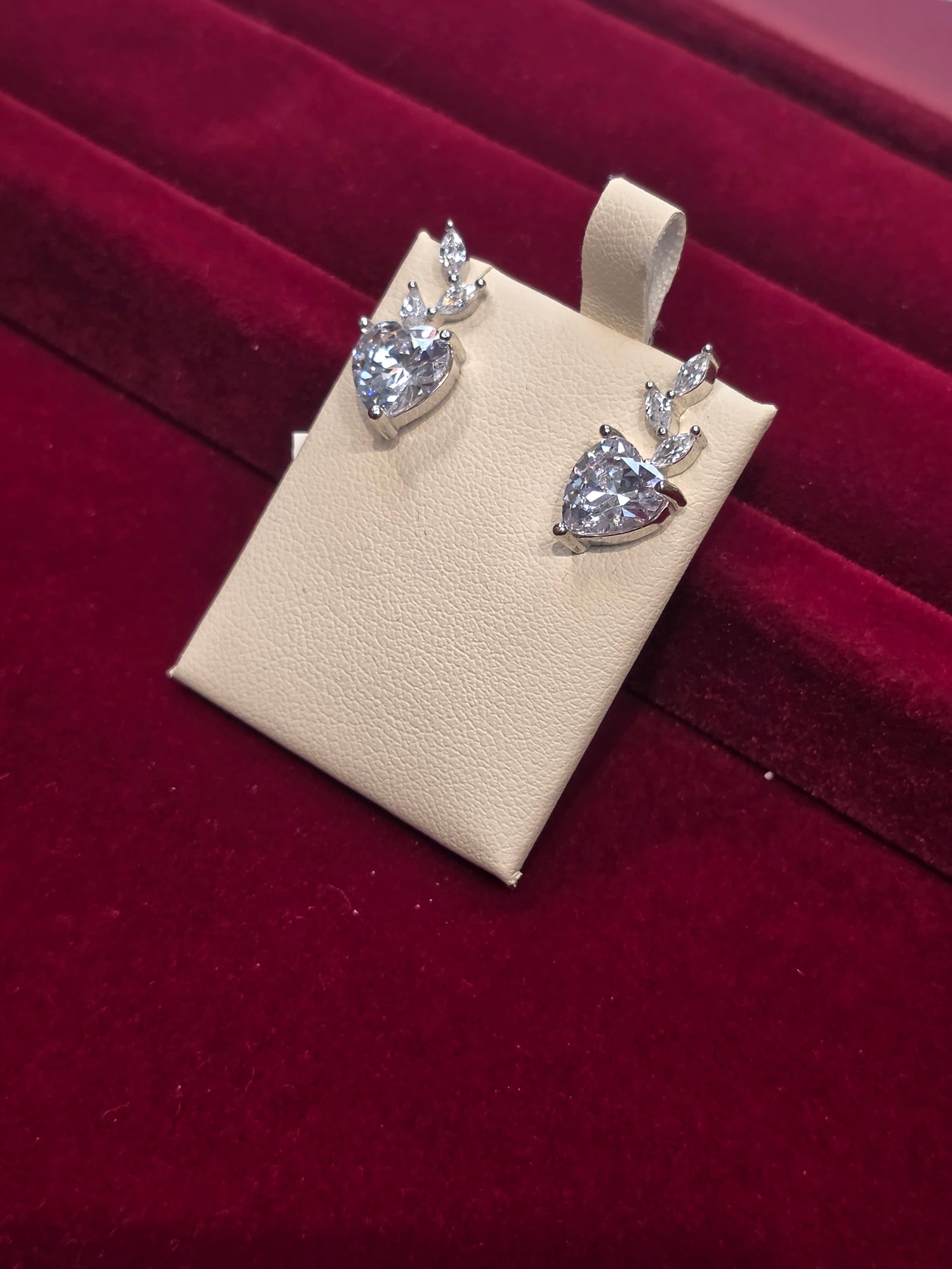 SILVER EARSTUDS GE213