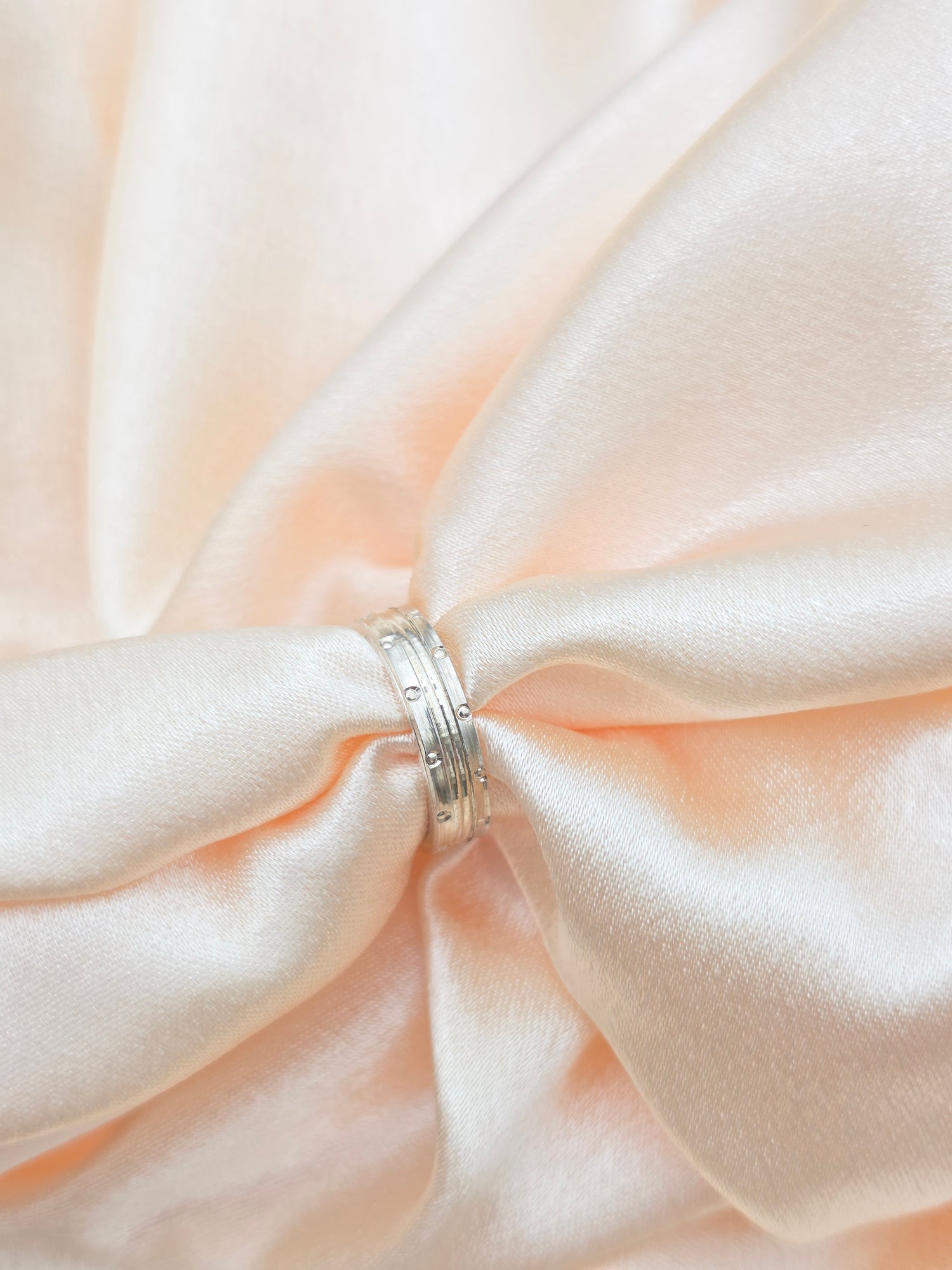 SILVER RING SIZE 6 GR055