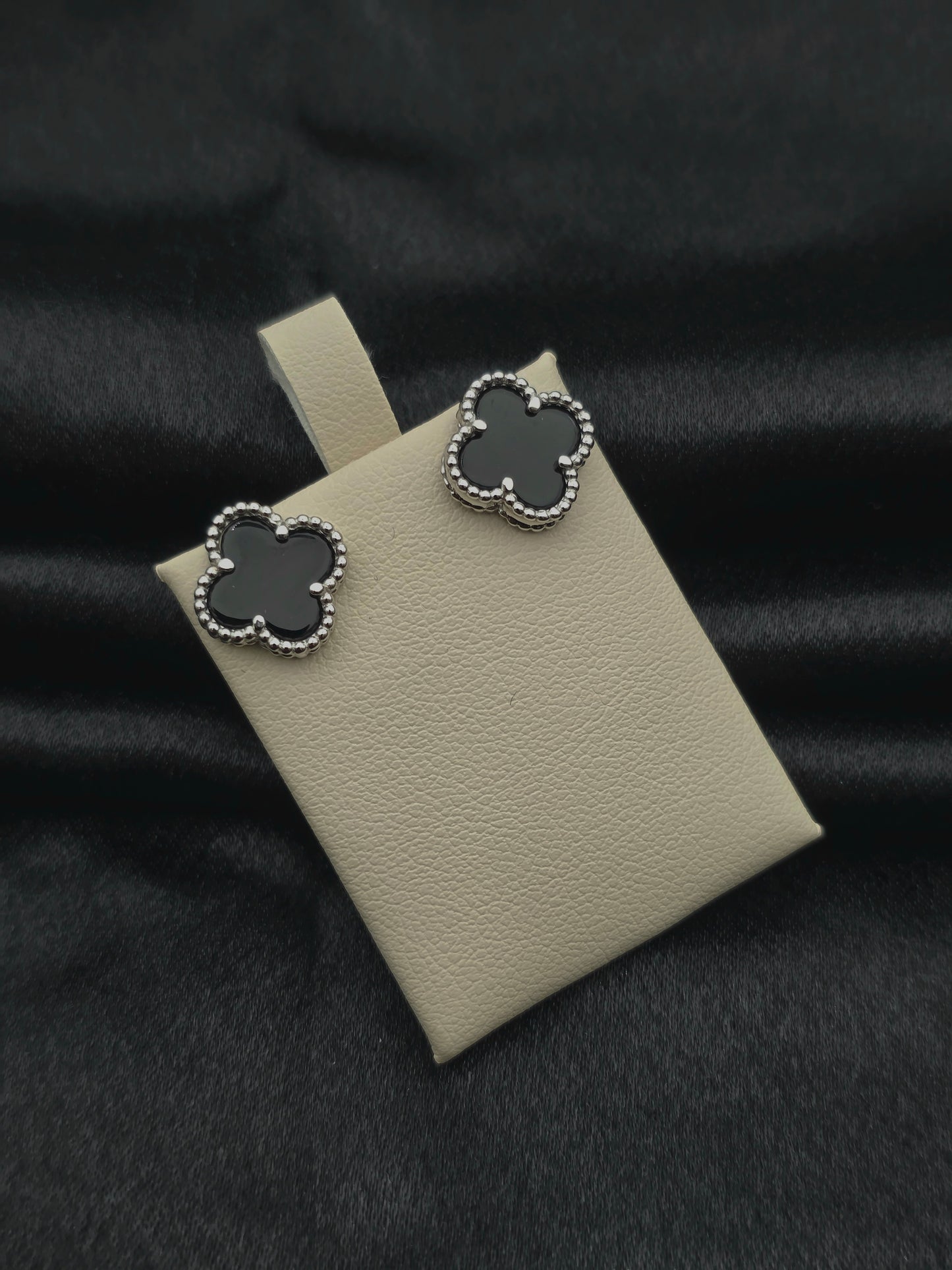 SILVER EAR STUDS GE247