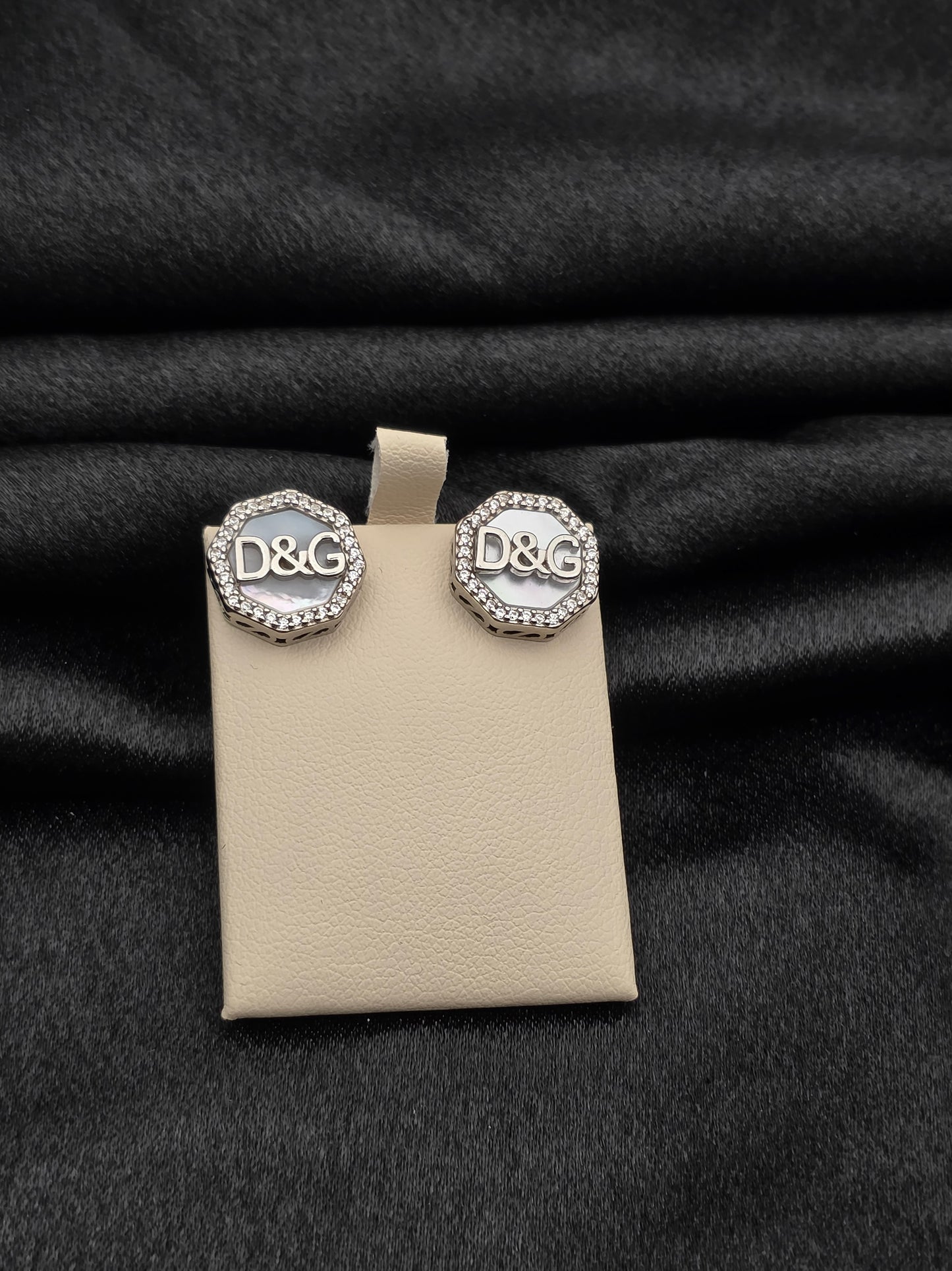SILVER EAR STUDS GE037