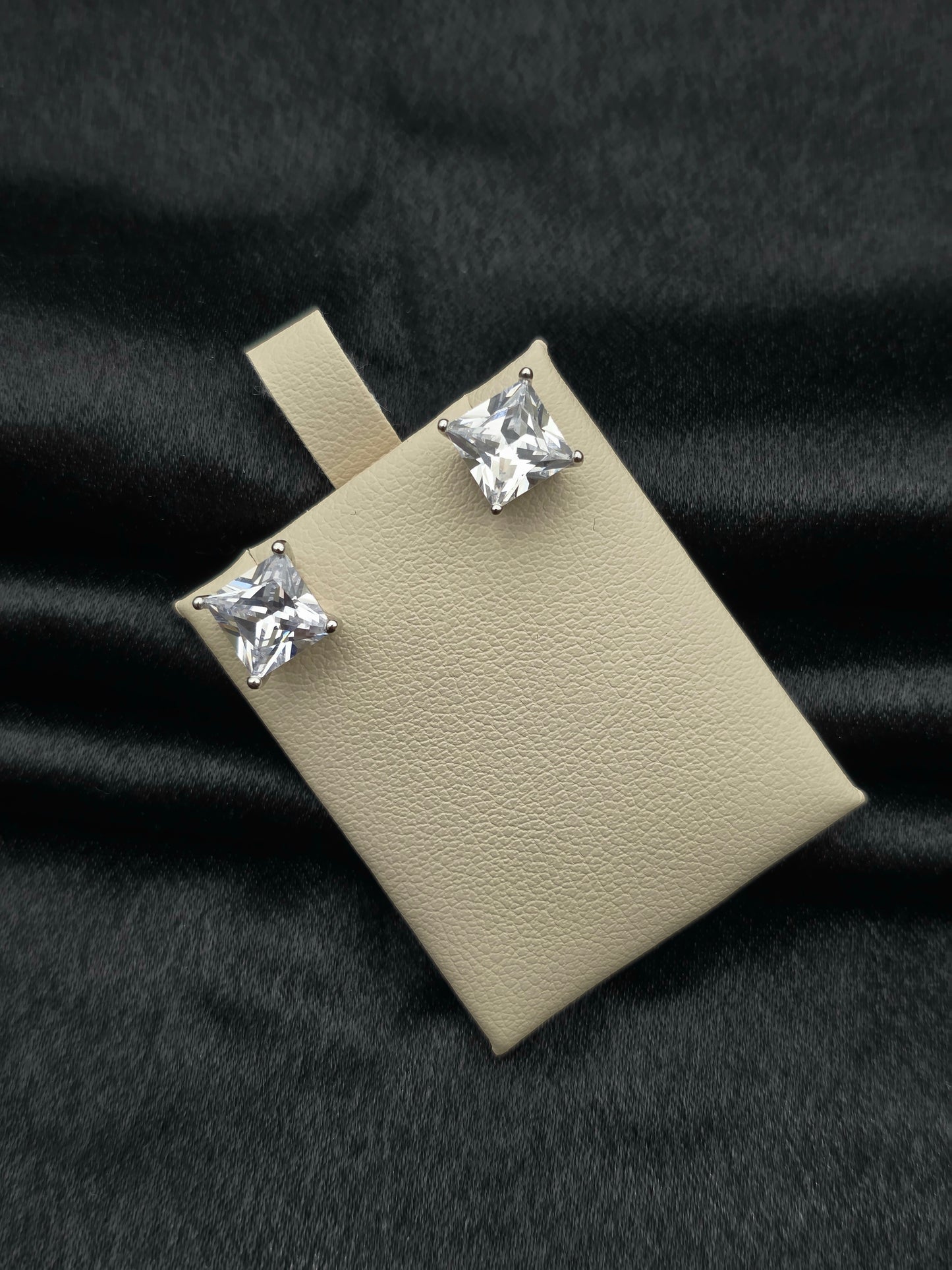SILVER EAR STUDS GE557
