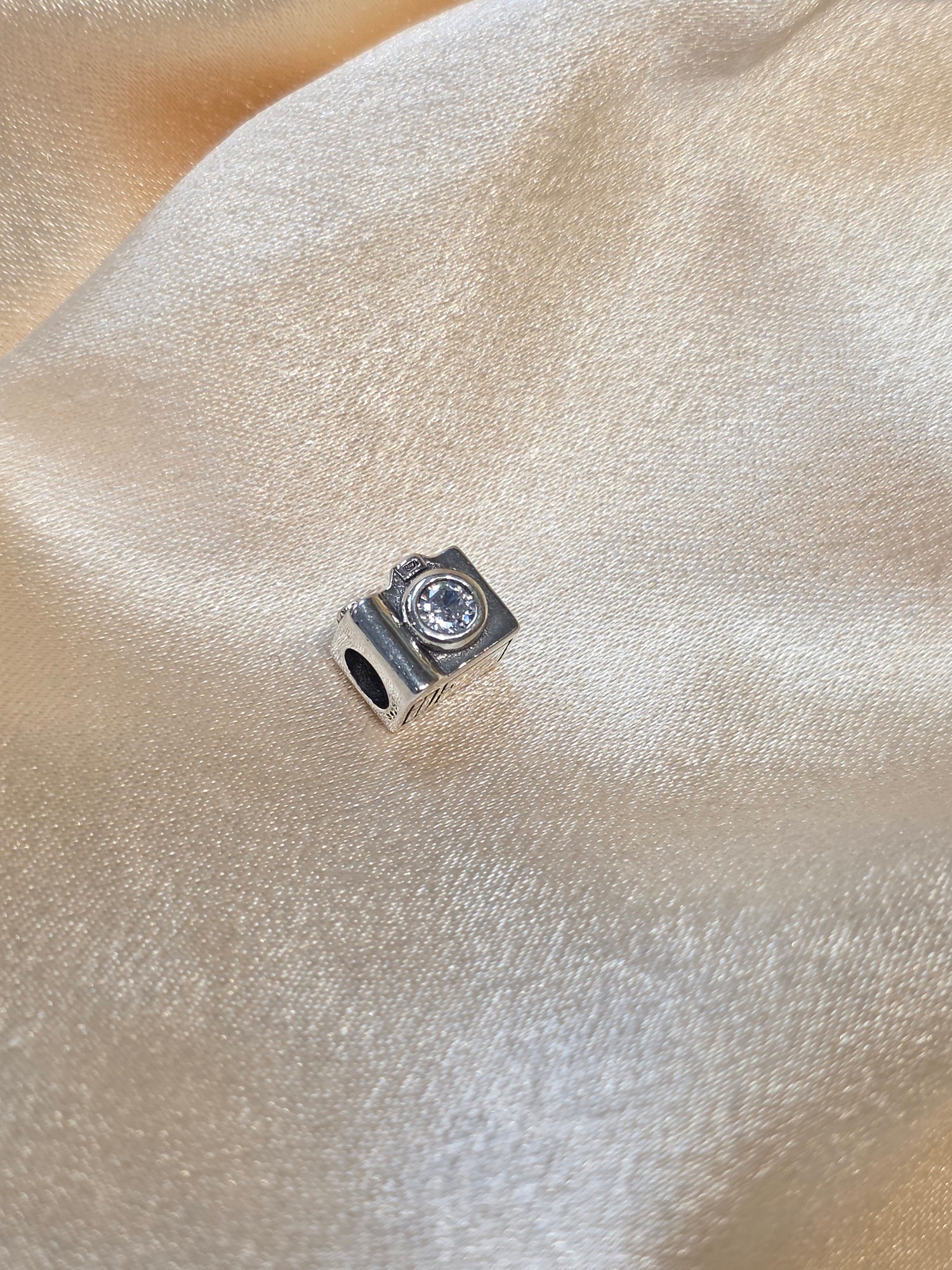 PANDORA CAMERA CHARM PC029