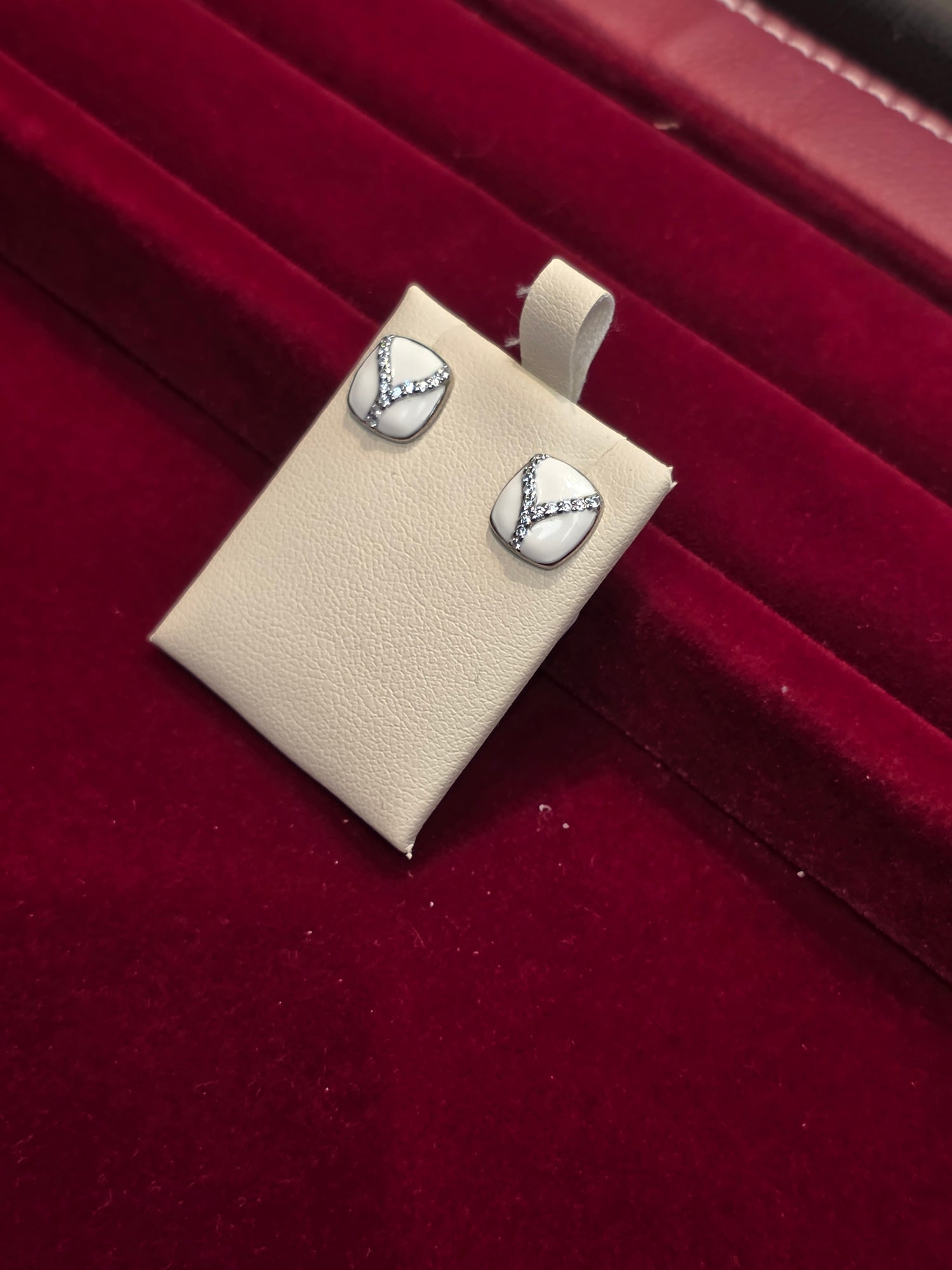 SILVER EARSTUDS GE153