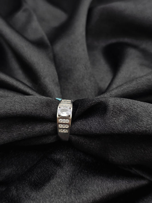 BOYS SILVER RING SIZE 11 BR074