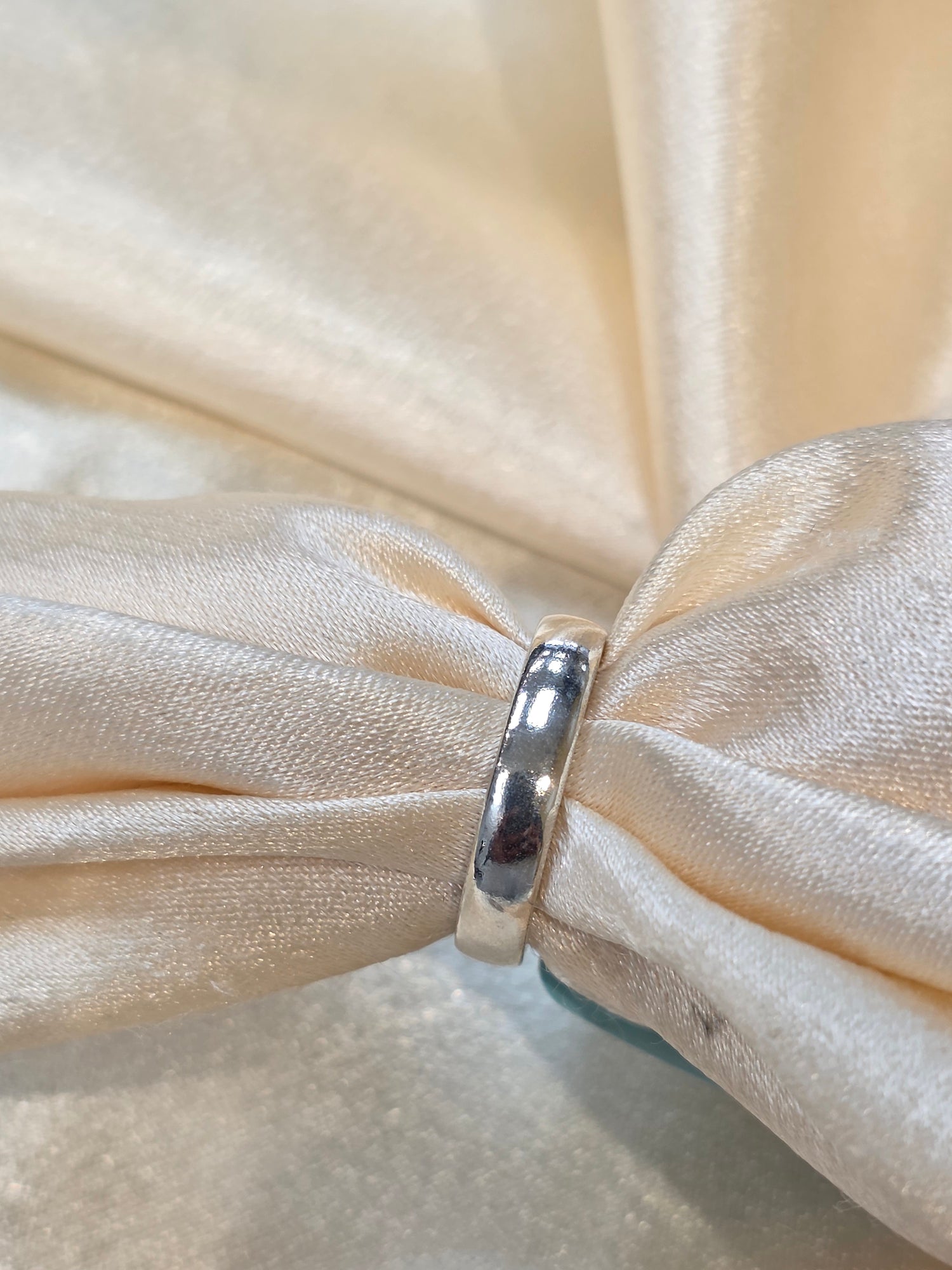 SILVER PLAIN BAND SIZE 8 GR217