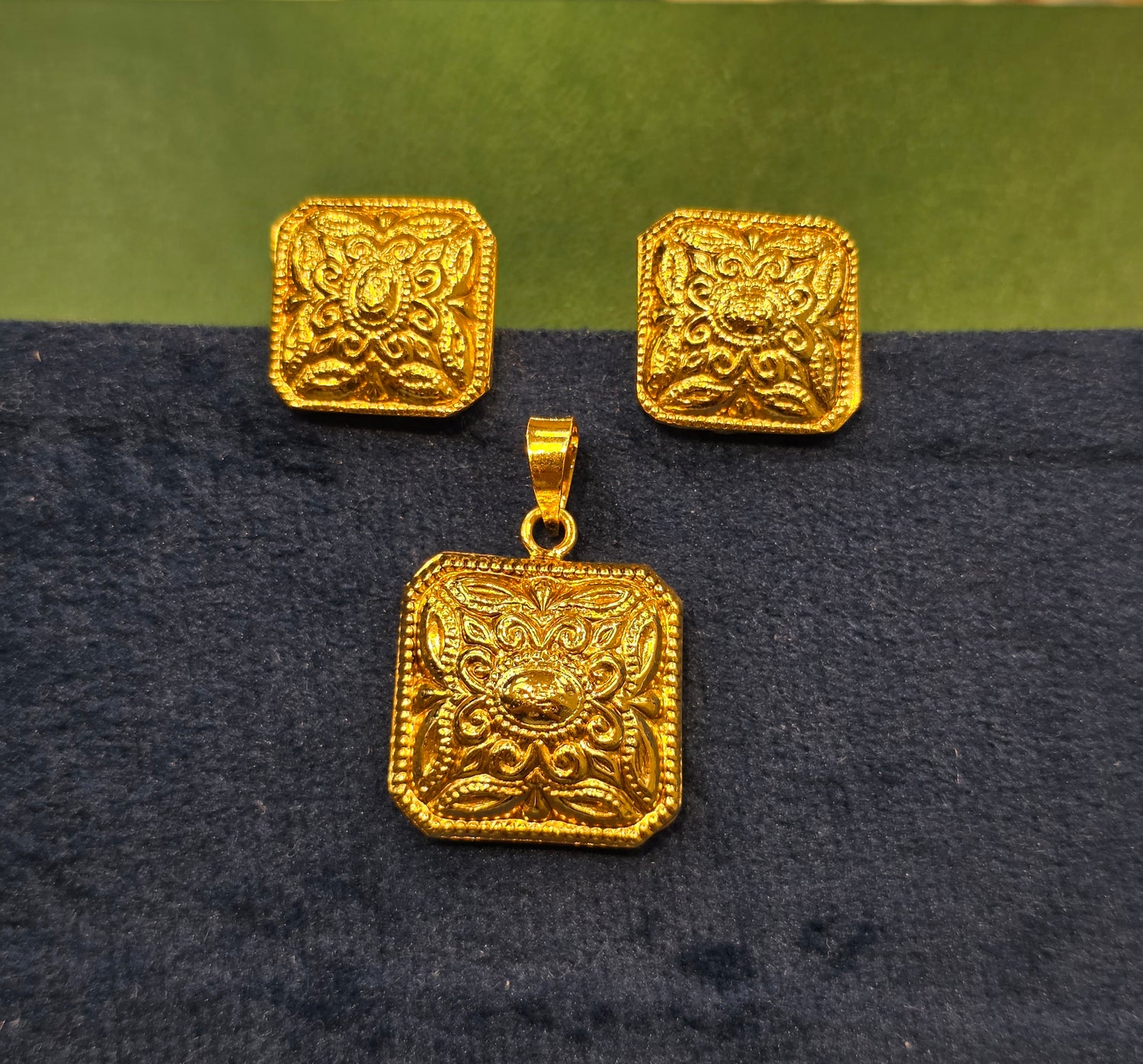 GOLD PLATED PENDANT SET