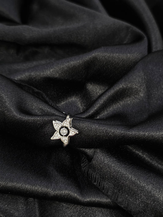 SILVER RING SIZE 6 GR052