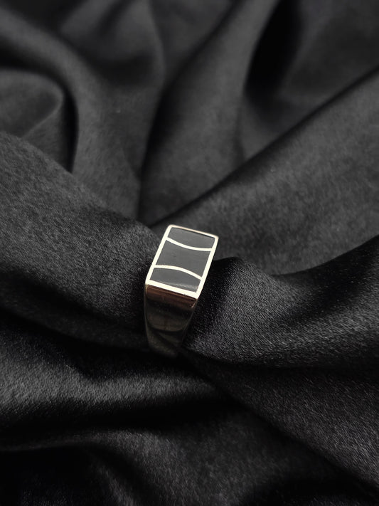 BOYS SILVER RING SIZE 8 BR044