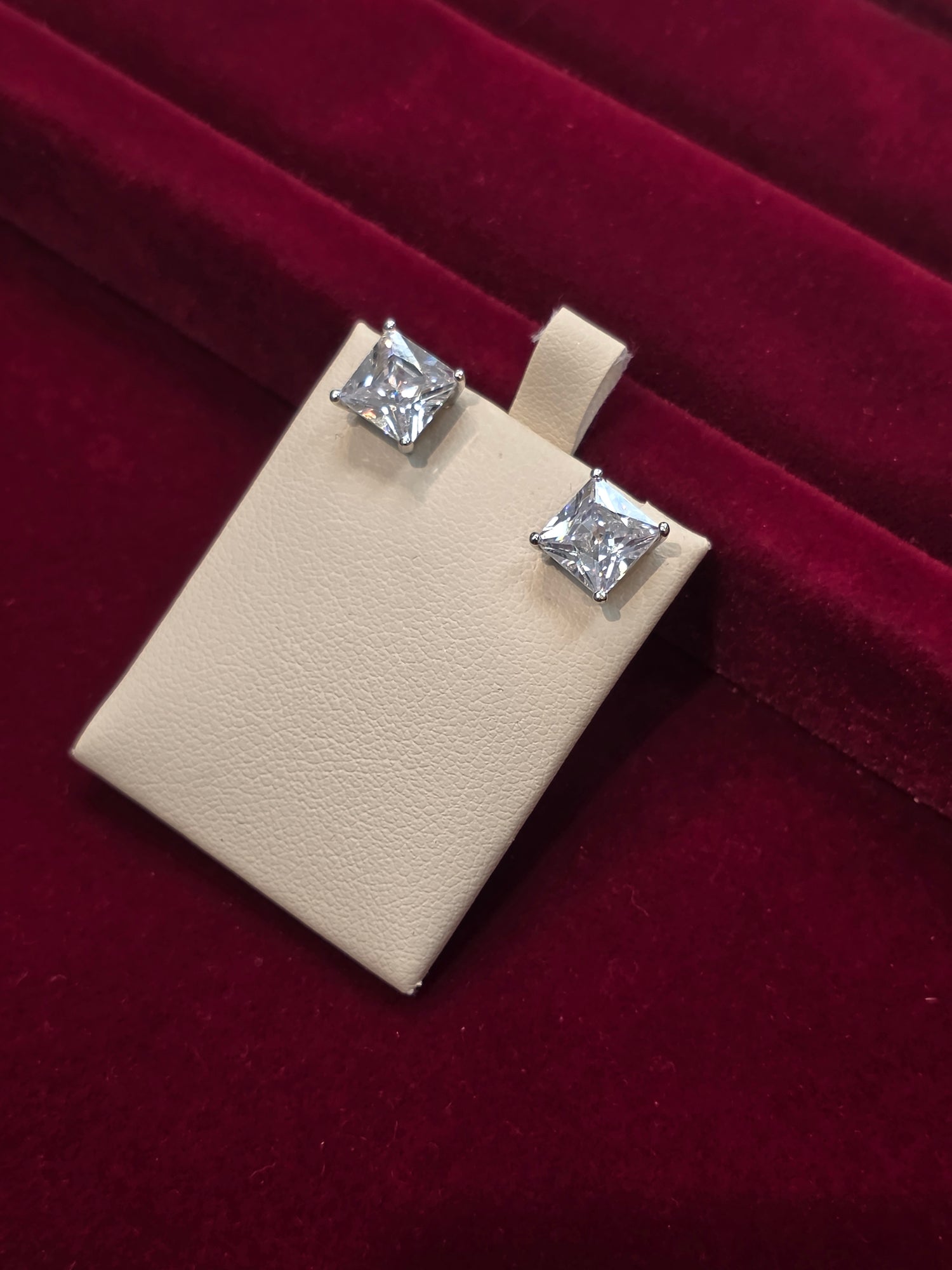 SILVER EARSTUDS GE832