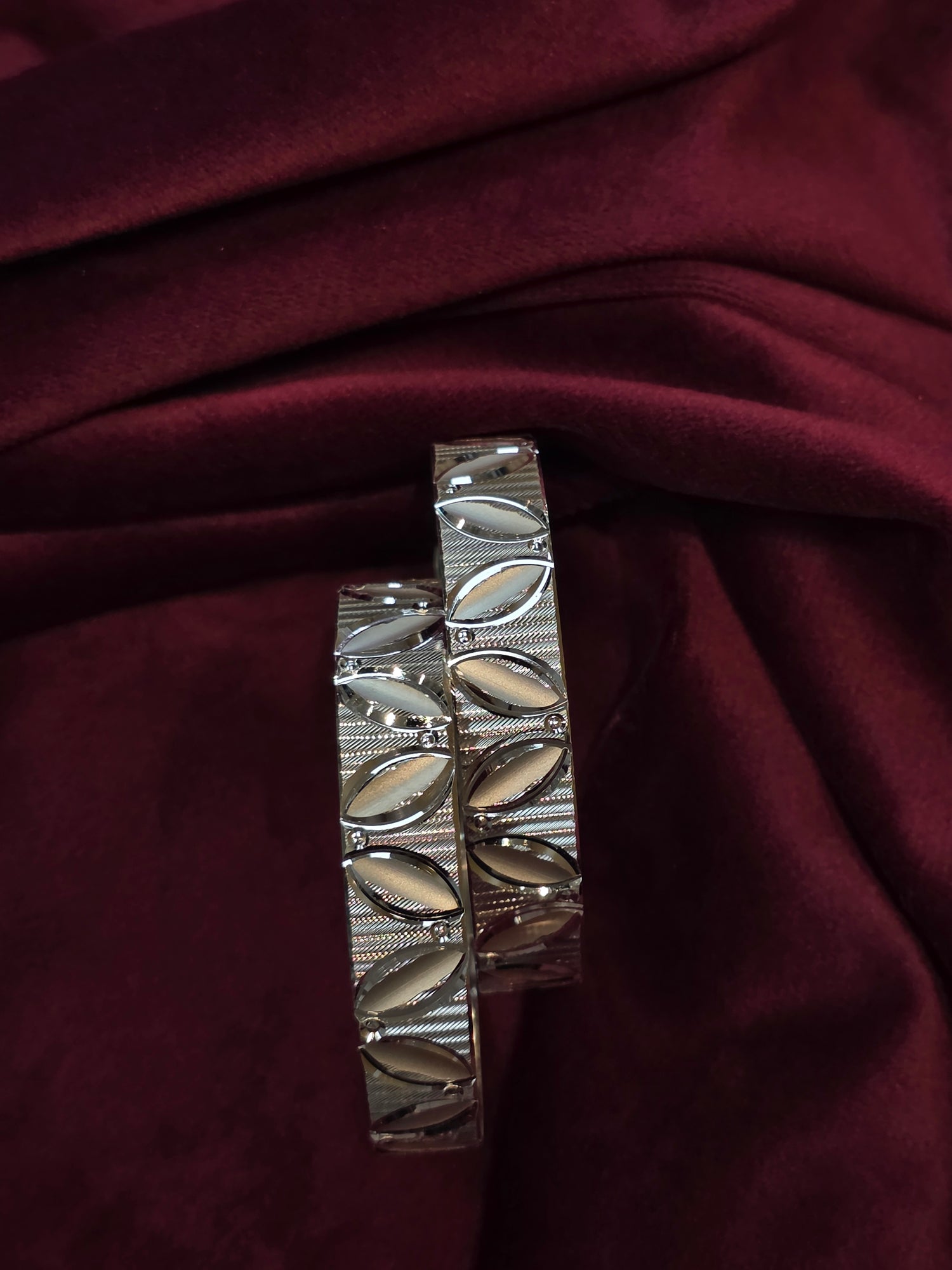 SILVER BANGLES 2.3IN LB001