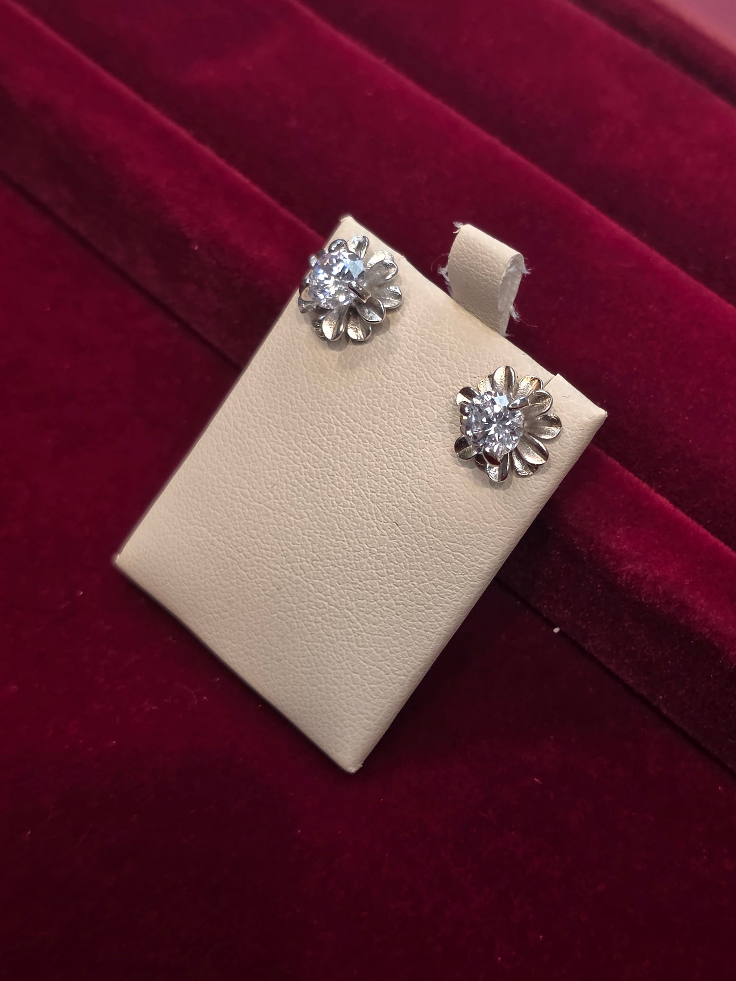 SILVER EARSTUDS GE207