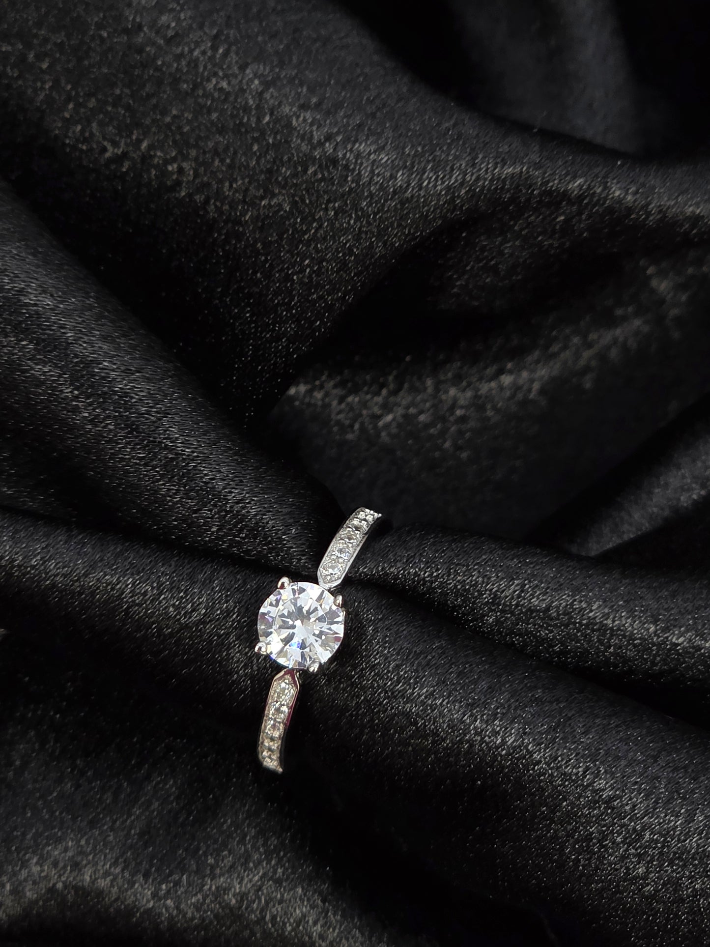 SILVER RING SIZE 6 GR107