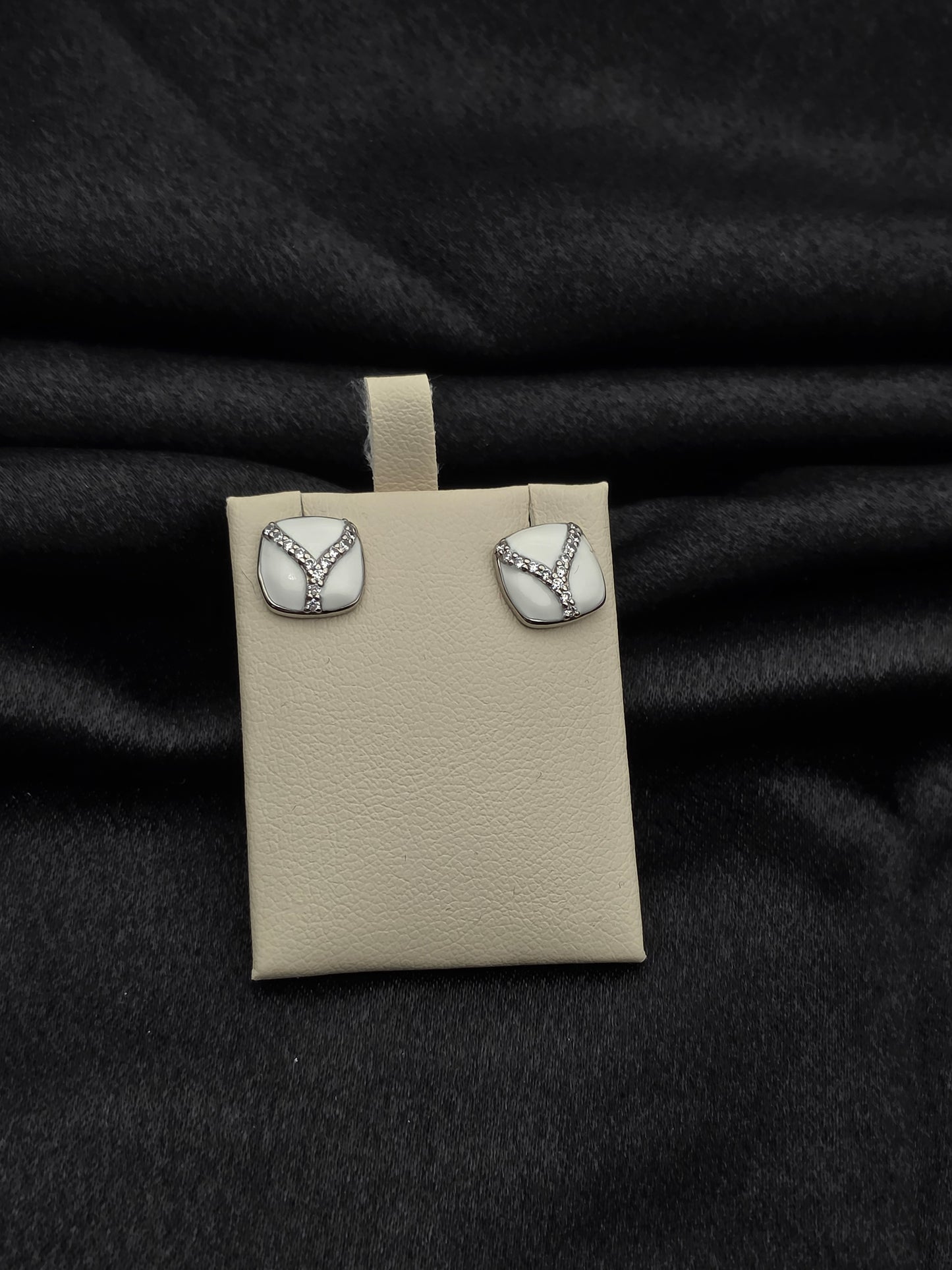 SILVER EAR STUDS GE114