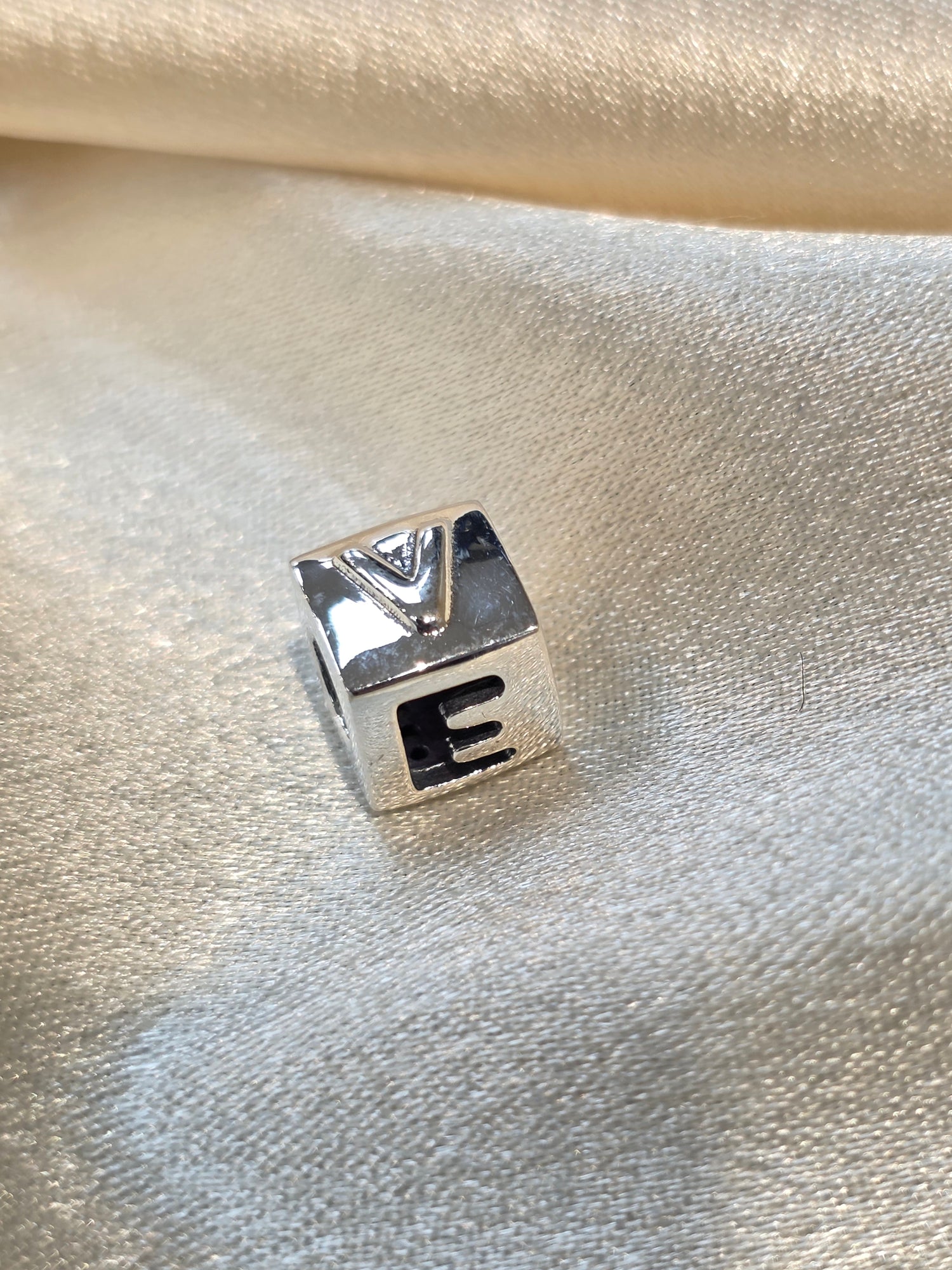 PANDORA LOVE CHARM PC025