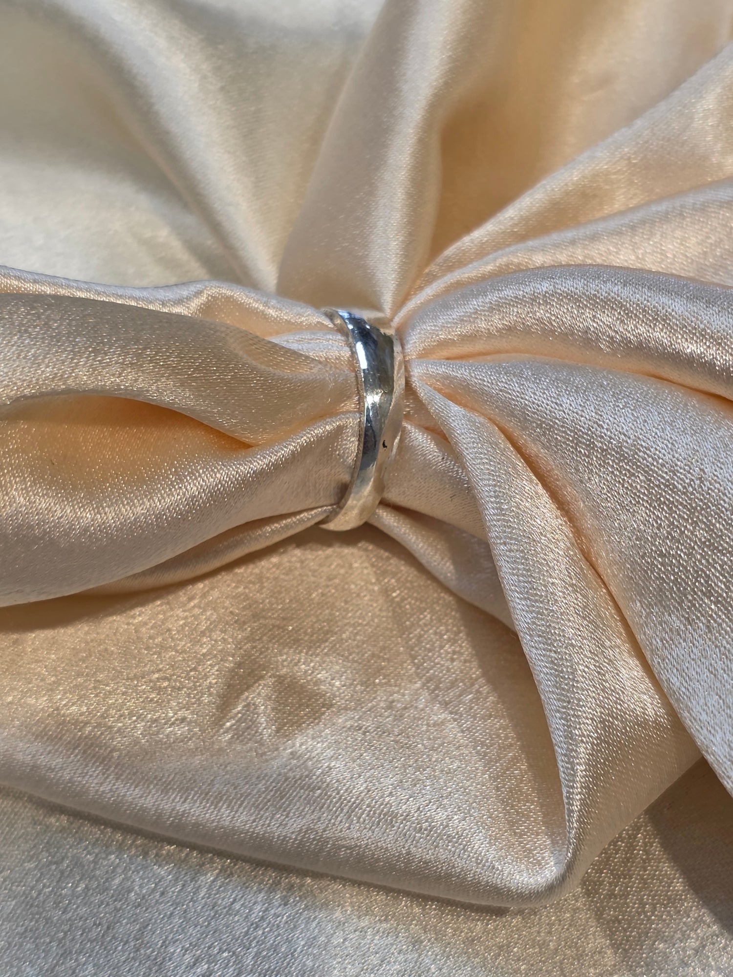 PLAIN SILVER BAND SIZE 6 GR745