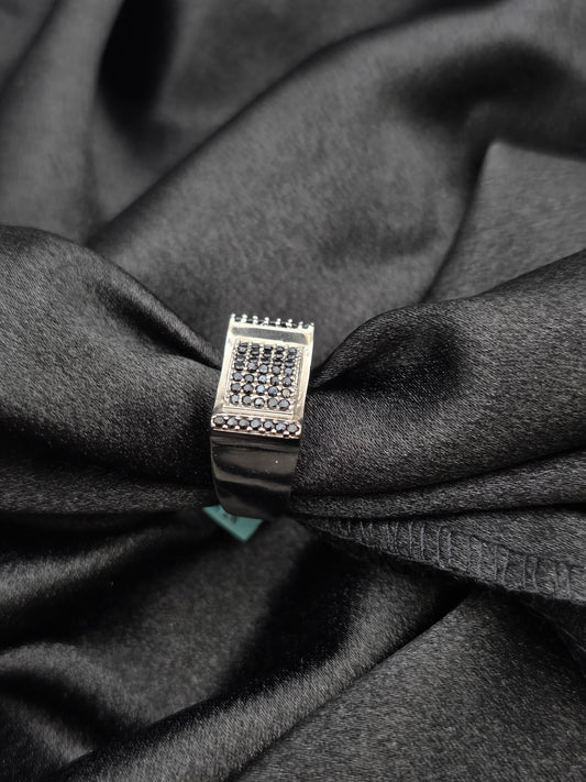 BOYS SILVER RING SIZE 8 BR037