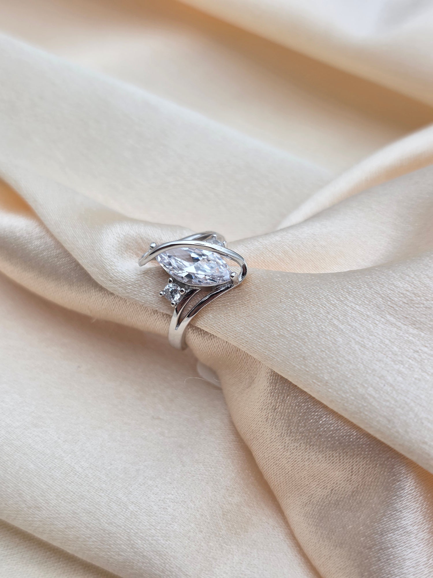 SILVER RING SIZE 5 GR951