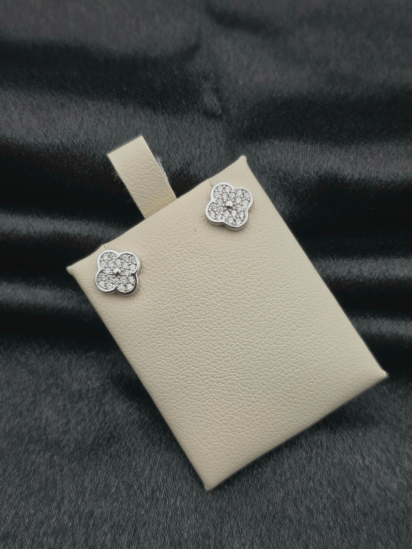 SILVER EAR STUDS GE384