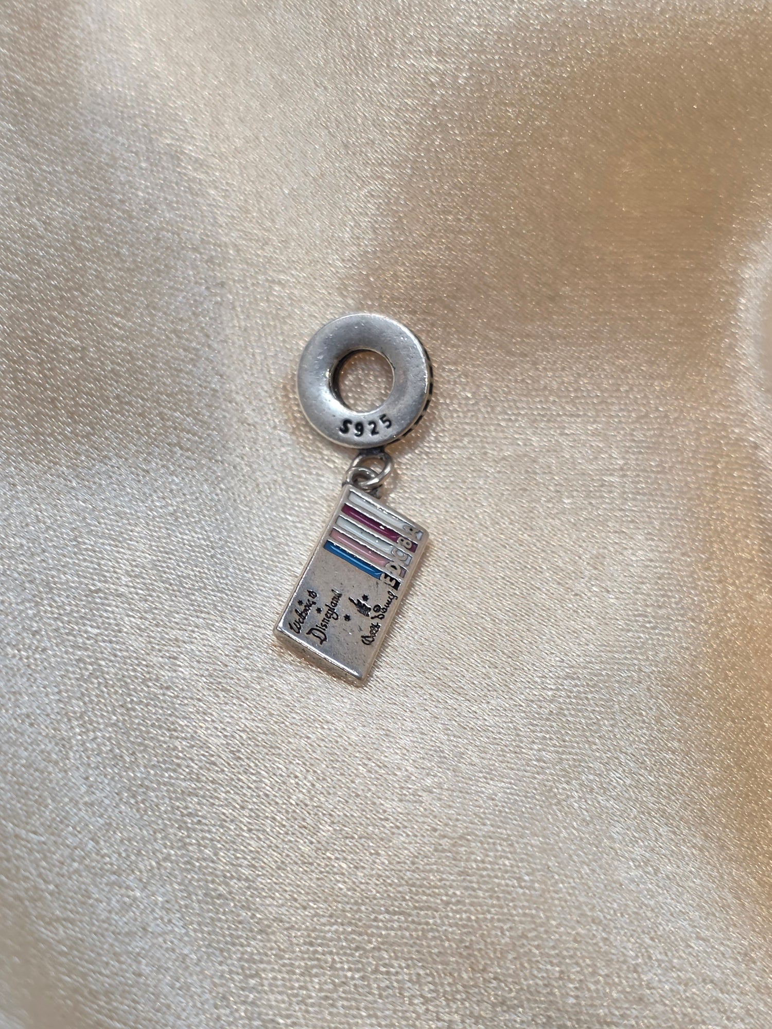 PANDORA WELCOME TO DISNEYLAND CHARM PC321