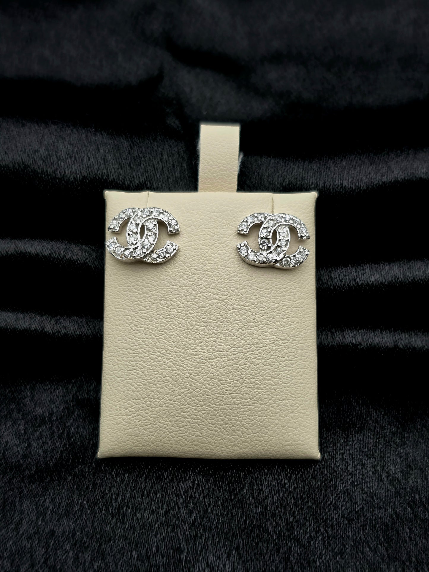 SILVER EAR STUDS GE354