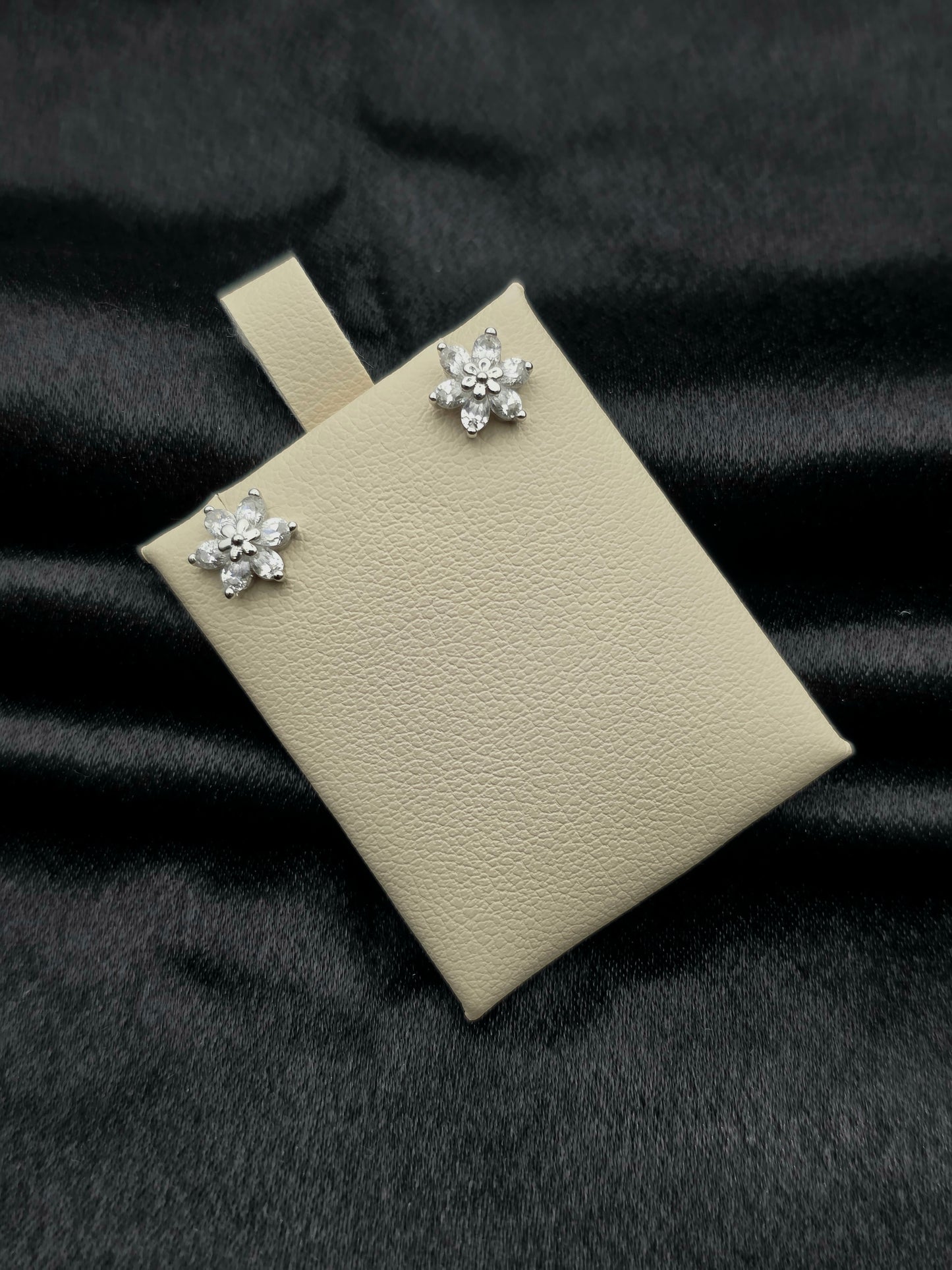 SILVER EAR STUDS GE446