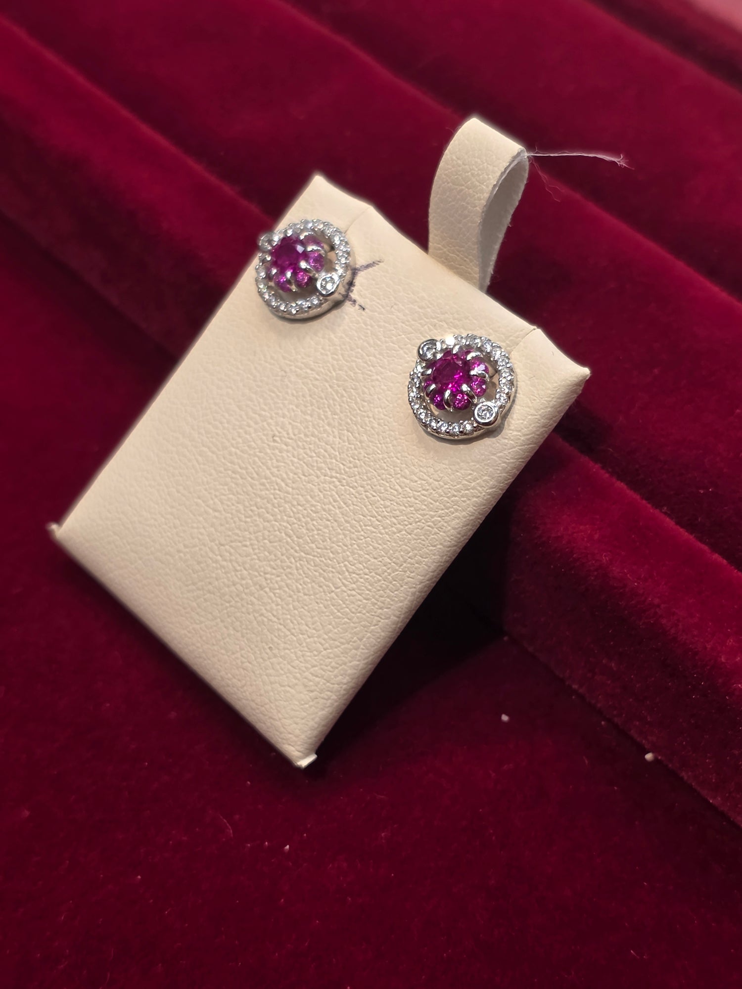 SILVER EARSTUDS GE219