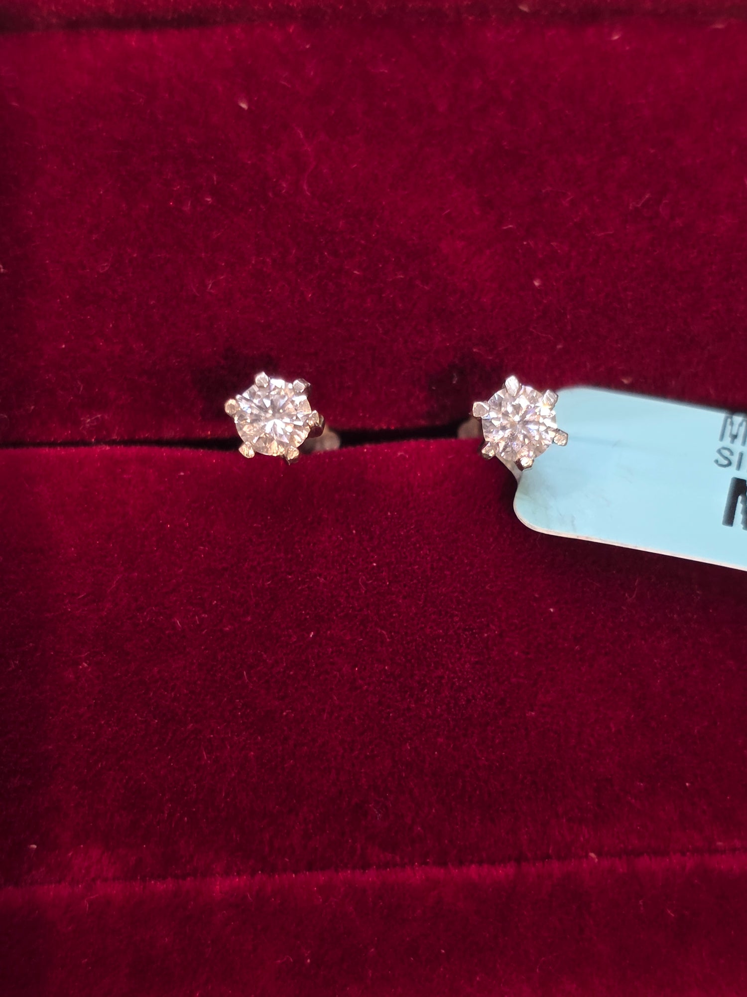 SILVER MOISSANITE EARSTUDS MM026