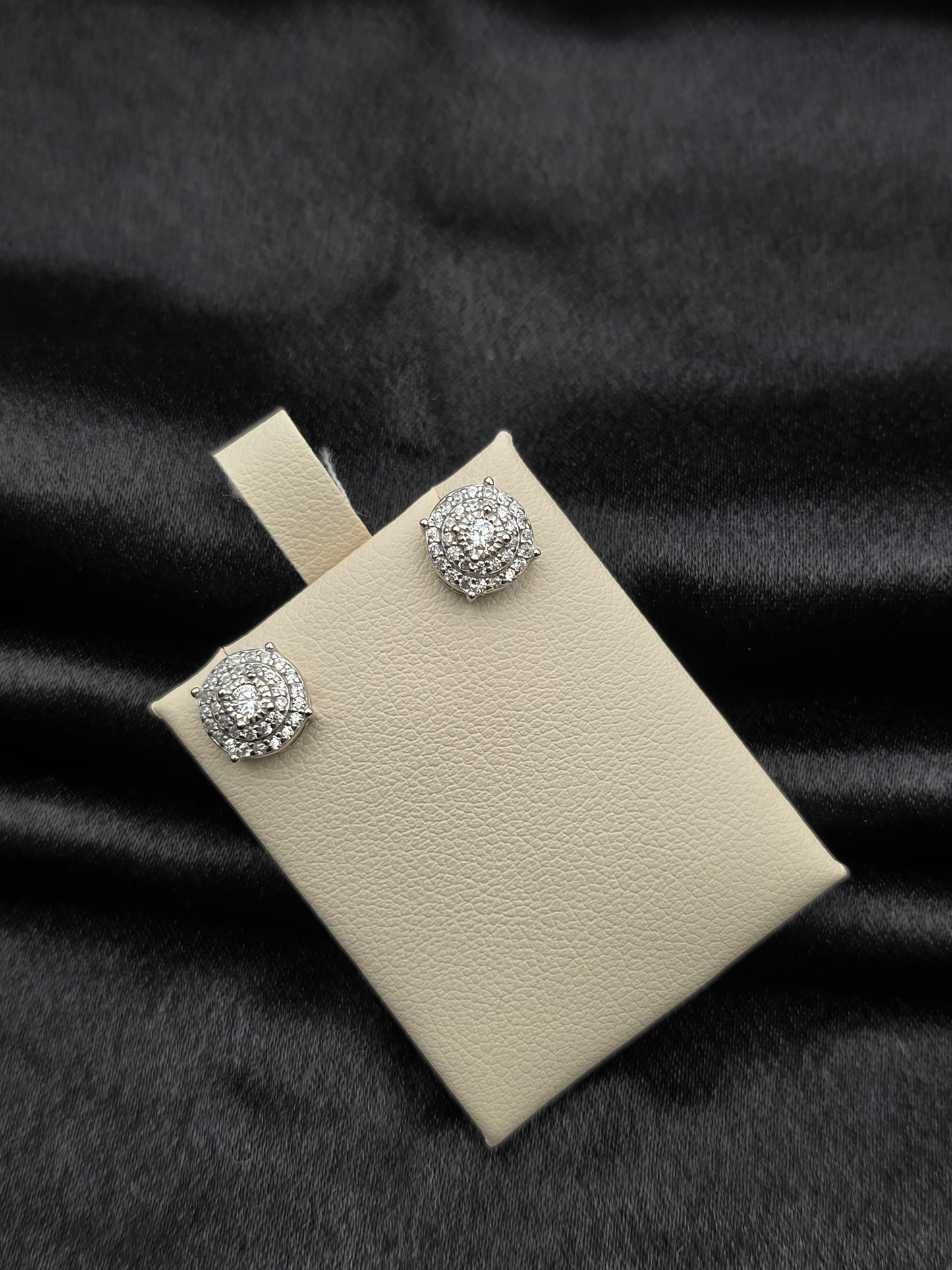 SILVER EAR STUDS GE567